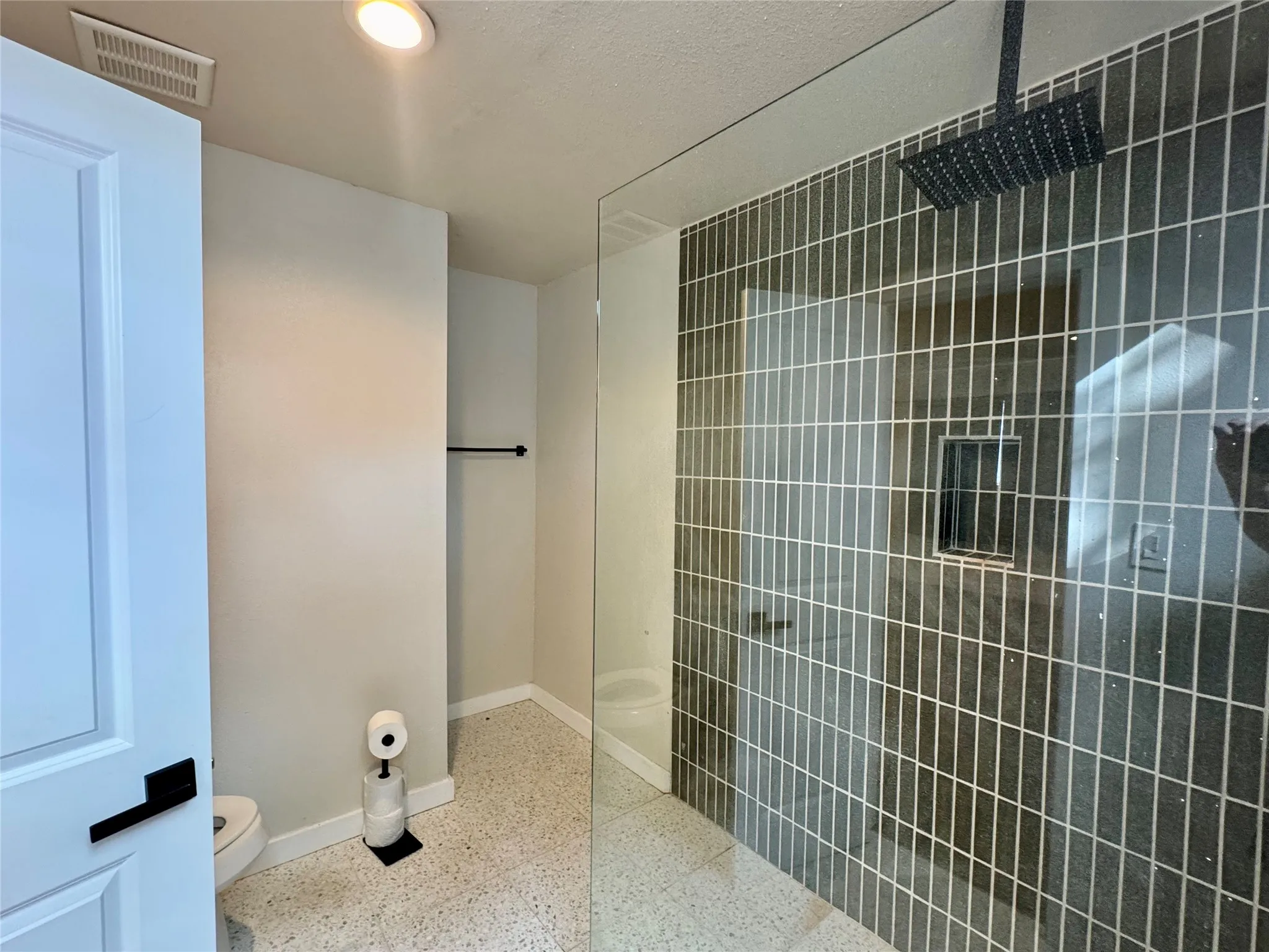 Single Family Residence For Rent in Tarrant County , 211 Mill Creek Drive, Arlington, Texas 76010, 3 Bedroom, 4 Bathroom, 2 Garage spaces, 3,429 Sqft, built in 1967, mls#21332691, Real Estate Agent in Arlington, Homes For Rent in Tarrant county, Homes For Rent in Arlington, Realtor in Arlington Texas, Real Estate Brokerage Independent Realty Texas, Luminita Cordes Realtor