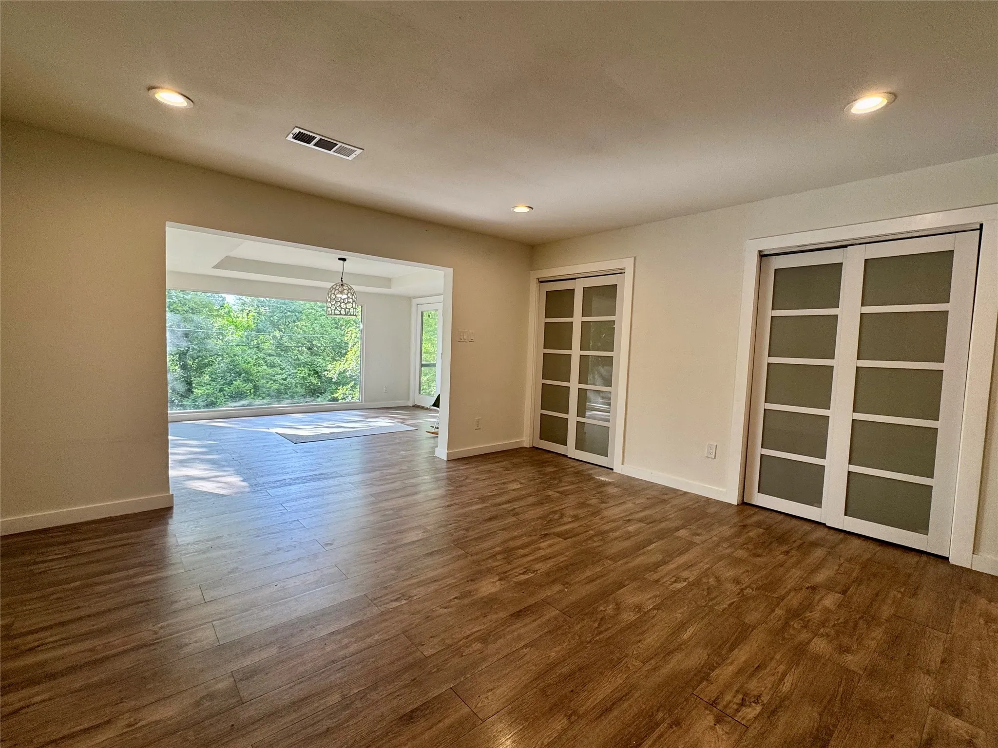 Single Family Residence For Rent in Tarrant County , 211 Mill Creek Drive, Arlington, Texas 76010, 3 Bedroom, 4 Bathroom, 2 Garage spaces, 3,429 Sqft, built in 1967, mls#21332691, Real Estate Agent in Arlington, Homes For Rent in Tarrant county, Homes For Rent in Arlington, Realtor in Arlington Texas, Real Estate Brokerage Independent Realty Texas, Luminita Cordes Realtor
