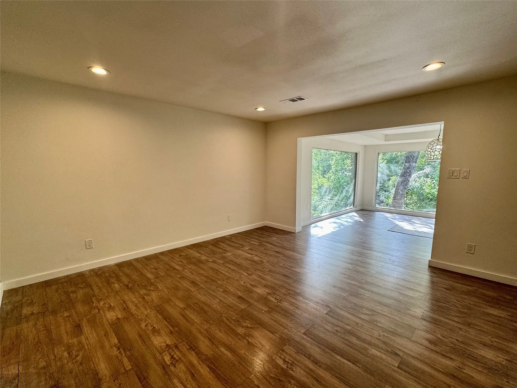 Single Family Residence For Rent in Tarrant County , 211 Mill Creek Drive, Arlington, Texas 76010, 3 Bedroom, 4 Bathroom, 2 Garage spaces, 3,429 Sqft, built in 1967, mls#21332691, Real Estate Agent in Arlington, Homes For Rent in Tarrant county, Homes For Rent in Arlington, Realtor in Arlington Texas, Real Estate Brokerage Independent Realty Texas, Luminita Cordes Realtor