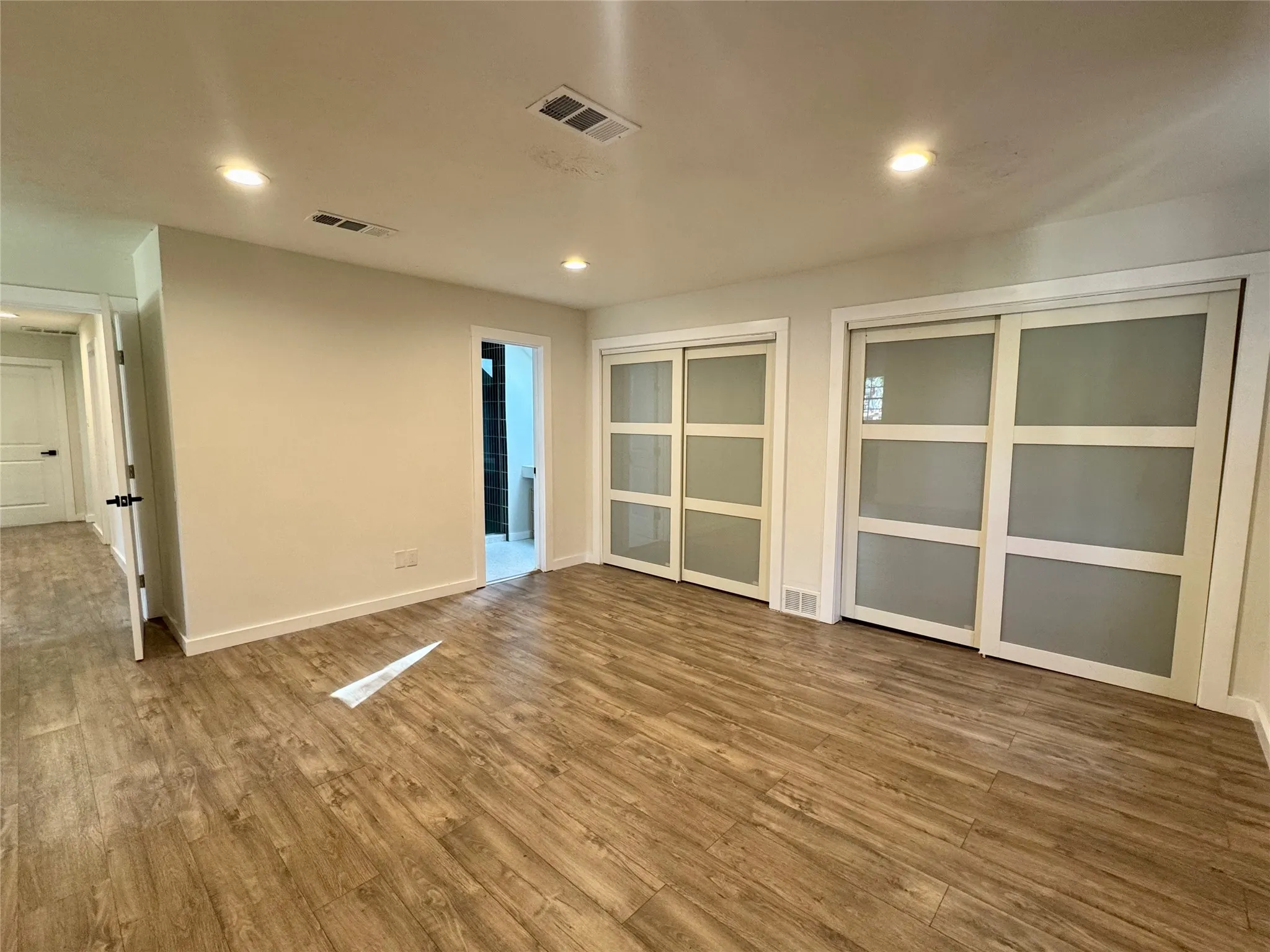 Single Family Residence For Rent in Tarrant County , 211 Mill Creek Drive, Arlington, Texas 76010, 3 Bedroom, 4 Bathroom, 2 Garage spaces, 3,429 Sqft, built in 1967, mls#21332691, Real Estate Agent in Arlington, Homes For Rent in Tarrant county, Homes For Rent in Arlington, Realtor in Arlington Texas, Real Estate Brokerage Independent Realty Texas, Luminita Cordes Realtor