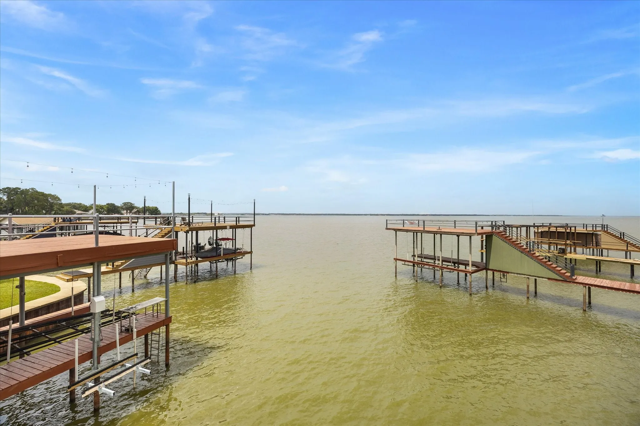 Single Family Residence For Sale in Henderson County , 130 Harbor Drive, Gun Barrel City, Texas 75156, 3 Bedroom, 4 Bathroom, 2 Garage spaces, 2,910 Sqft, built in 2019, mls#21332713, Real Estate Agent in Gun Barrel City, Homes For Sale in Henderson county, Homes For Sale in Gun Barrel City, Realtor in Gun Barrel City Texas, Real Estate Brokerage Independent Realty Texas, Luminita Cordes Realtor