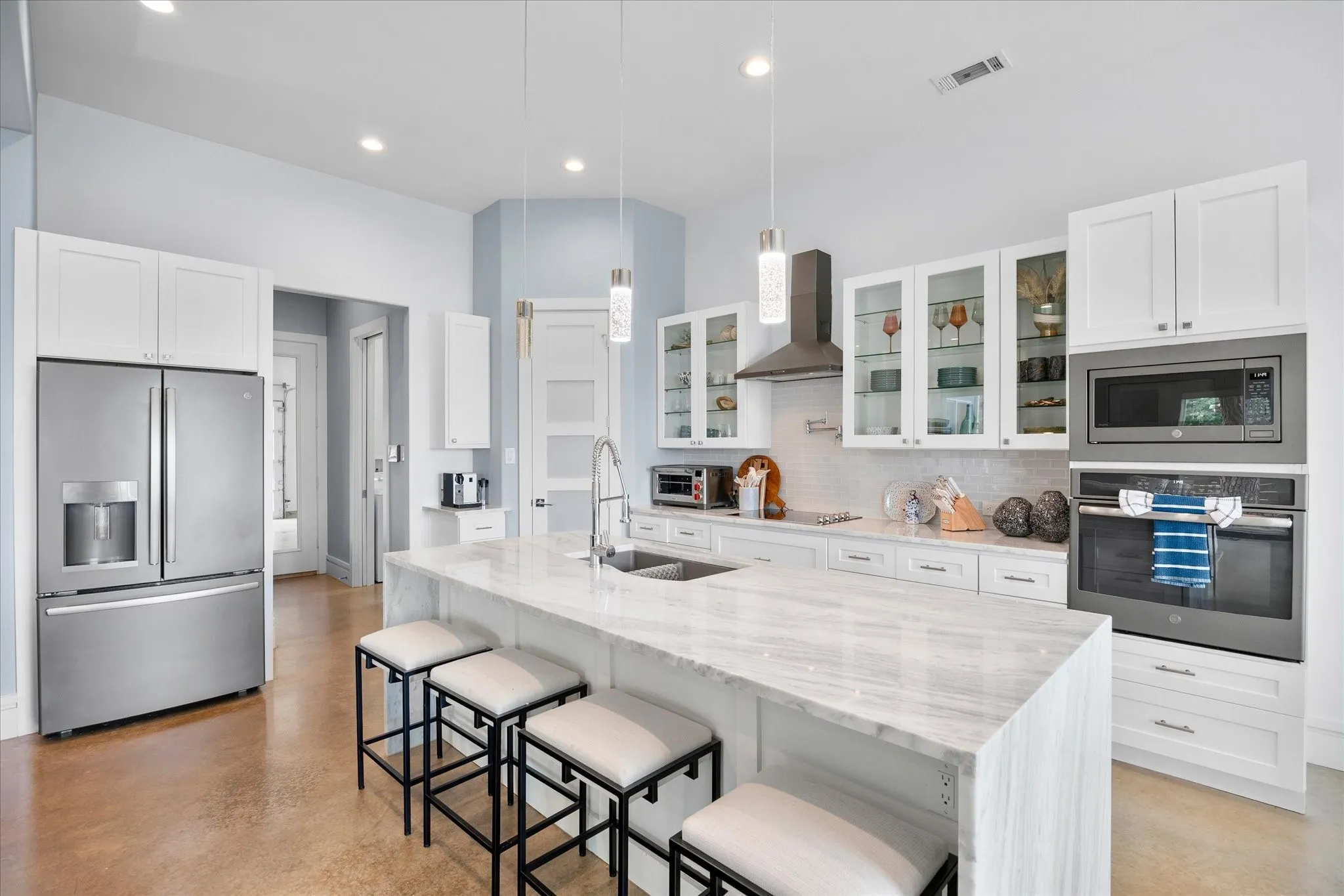 Single Family Residence For Sale in Henderson County , 130 Harbor Drive, Gun Barrel City, Texas 75156, 3 Bedroom, 4 Bathroom, 2 Garage spaces, 2,910 Sqft, built in 2019, mls#21332713, Real Estate Agent in Gun Barrel City, Homes For Sale in Henderson county, Homes For Sale in Gun Barrel City, Realtor in Gun Barrel City Texas, Real Estate Brokerage Independent Realty Texas, Luminita Cordes Realtor