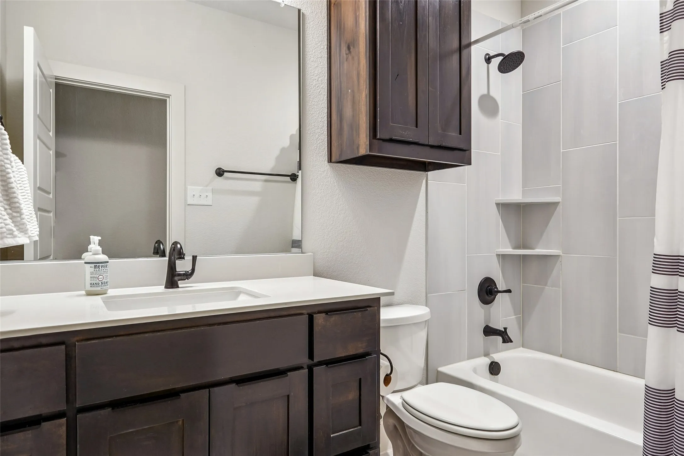 Single Family Residence For Sale in Ellis County , 826 Townsman Court, Midlothian, Texas 76065, 4 Bedroom, 4 Bathroom, 3 Garage spaces, 3,176 Sqft, built in 2025, mls#21329398, Real Estate Agent in Midlothian, Homes For Sale in Ellis county, Homes For Sale in Midlothian, Realtor in Midlothian Texas, Real Estate Brokerage Independent Realty Texas, Luminita Cordes Realtor