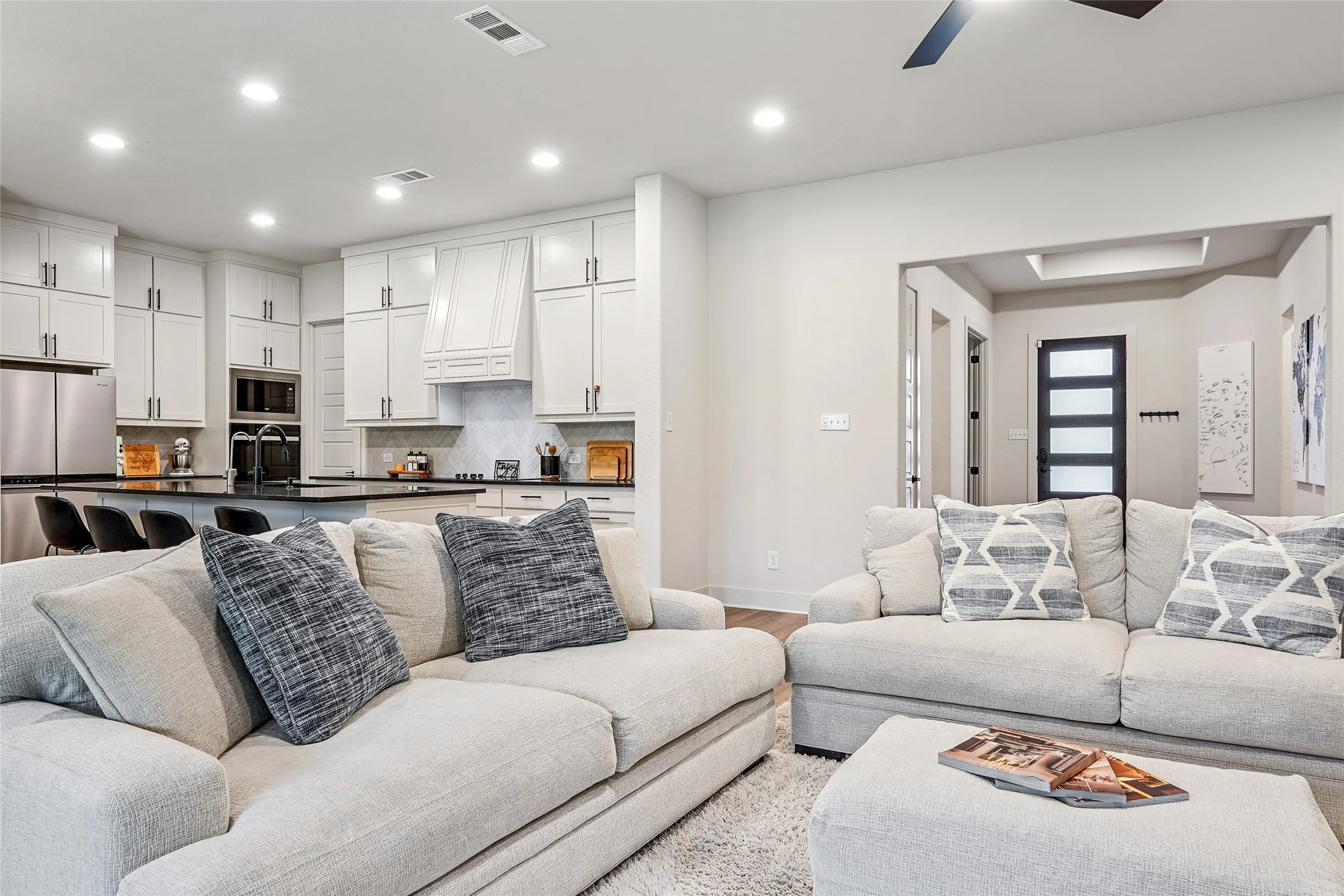 Single Family Residence For Sale in Ellis County , 826 Townsman Court, Midlothian, Texas 76065, 4 Bedroom, 4 Bathroom, 3 Garage spaces, 3,176 Sqft, built in 2025, mls#21329398, Real Estate Agent in Midlothian, Homes For Sale in Ellis county, Homes For Sale in Midlothian, Realtor in Midlothian Texas, Real Estate Brokerage Independent Realty Texas, Luminita Cordes Realtor