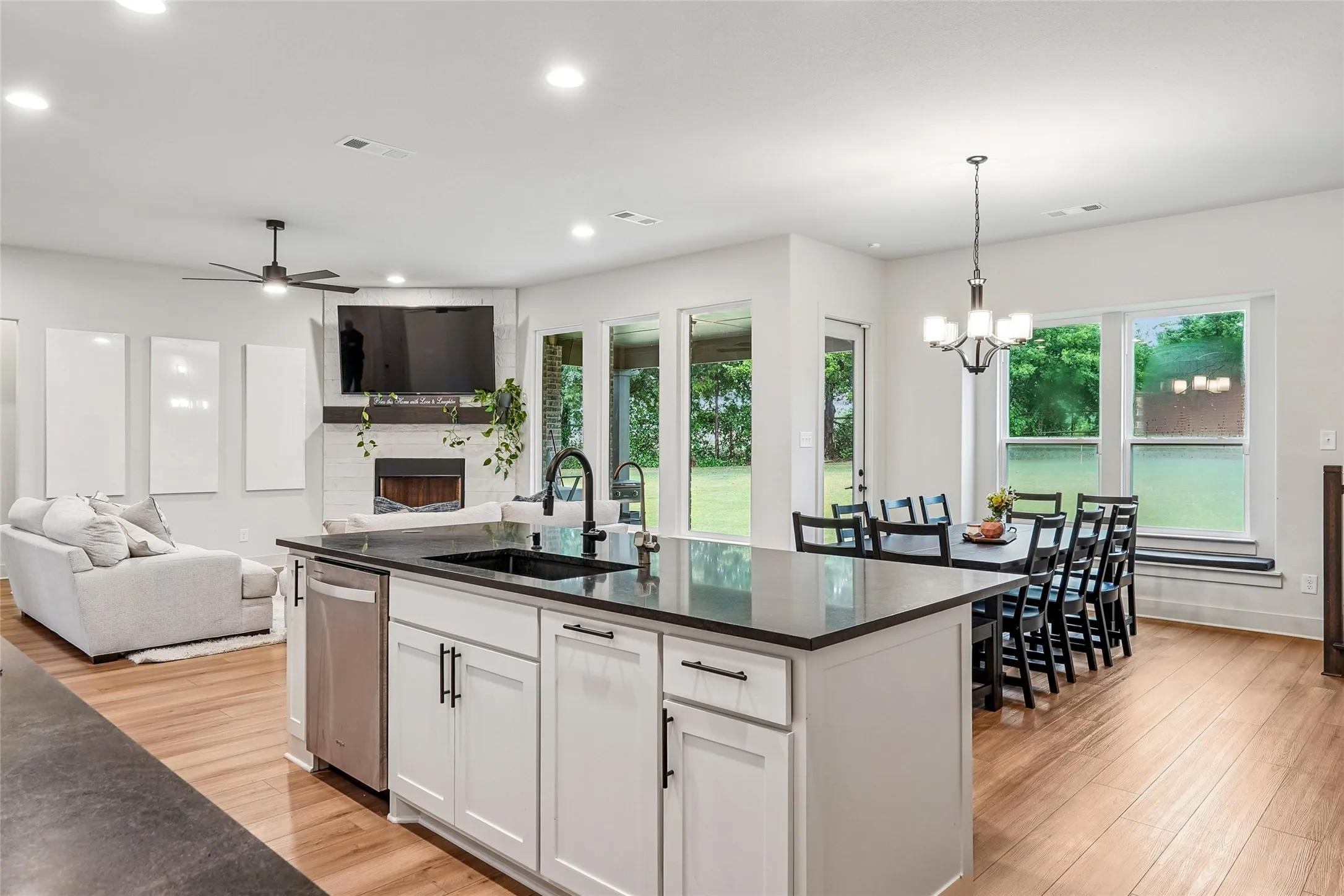 Single Family Residence For Sale in Ellis County , 826 Townsman Court, Midlothian, Texas 76065, 4 Bedroom, 4 Bathroom, 3 Garage spaces, 3,176 Sqft, built in 2025, mls#21329398, Real Estate Agent in Midlothian, Homes For Sale in Ellis county, Homes For Sale in Midlothian, Realtor in Midlothian Texas, Real Estate Brokerage Independent Realty Texas, Luminita Cordes Realtor