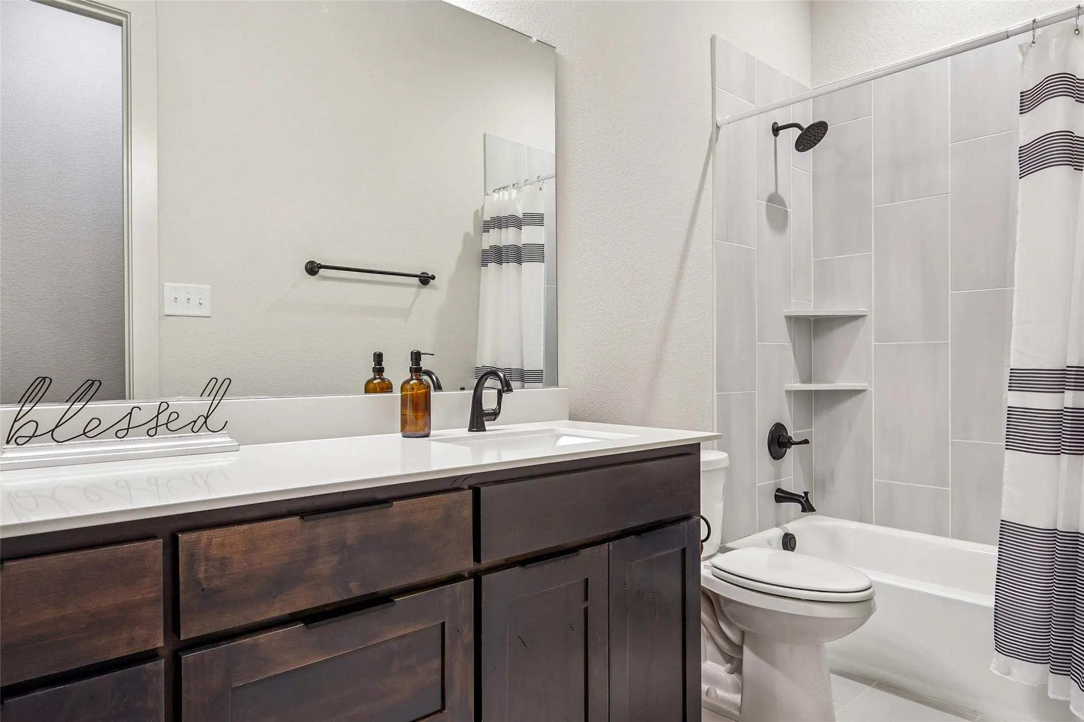 Single Family Residence For Sale in Ellis County , 826 Townsman Court, Midlothian, Texas 76065, 4 Bedroom, 4 Bathroom, 3 Garage spaces, 3,176 Sqft, built in 2025, mls#21329398, Real Estate Agent in Midlothian, Homes For Sale in Ellis county, Homes For Sale in Midlothian, Realtor in Midlothian Texas, Real Estate Brokerage Independent Realty Texas, Luminita Cordes Realtor