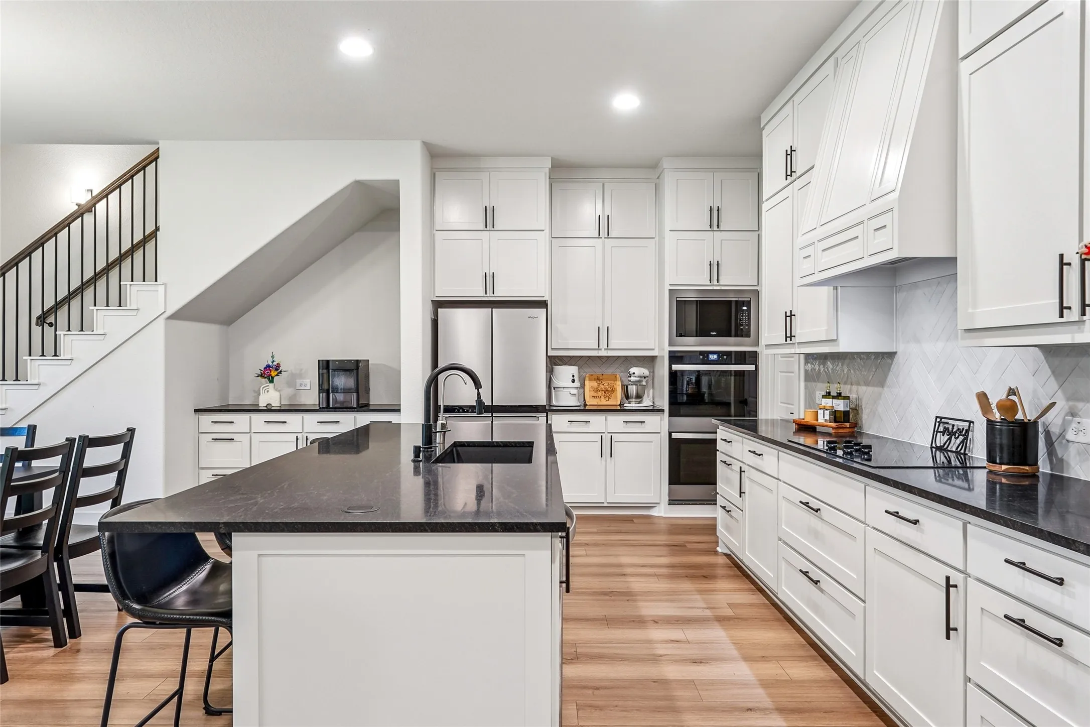 Single Family Residence For Sale in Ellis County , 826 Townsman Court, Midlothian, Texas 76065, 4 Bedroom, 4 Bathroom, 3 Garage spaces, 3,176 Sqft, built in 2025, mls#21329398, Real Estate Agent in Midlothian, Homes For Sale in Ellis county, Homes For Sale in Midlothian, Realtor in Midlothian Texas, Real Estate Brokerage Independent Realty Texas, Luminita Cordes Realtor
