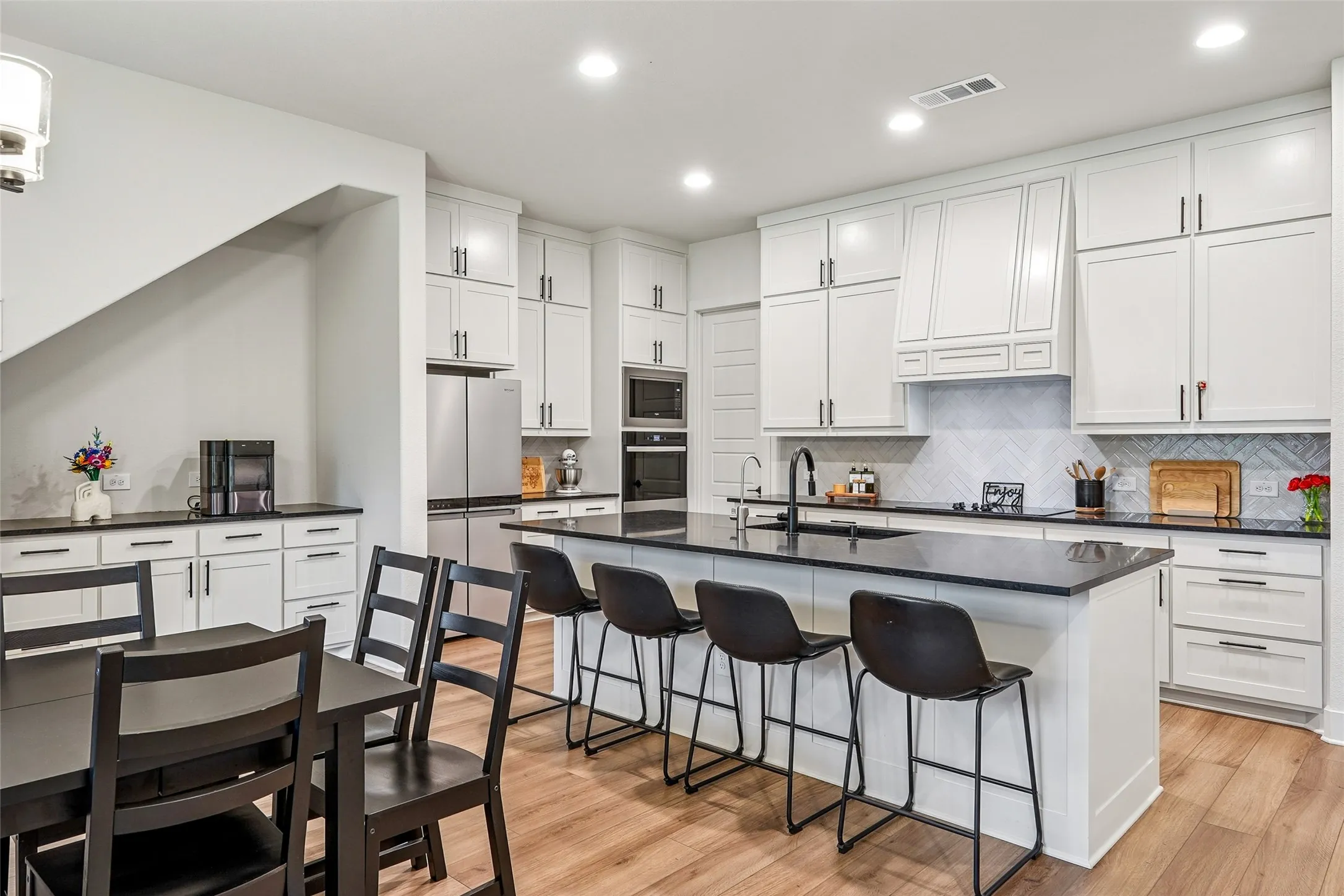 Single Family Residence For Sale in Ellis County , 826 Townsman Court, Midlothian, Texas 76065, 4 Bedroom, 4 Bathroom, 3 Garage spaces, 3,176 Sqft, built in 2025, mls#21329398, Real Estate Agent in Midlothian, Homes For Sale in Ellis county, Homes For Sale in Midlothian, Realtor in Midlothian Texas, Real Estate Brokerage Independent Realty Texas, Luminita Cordes Realtor