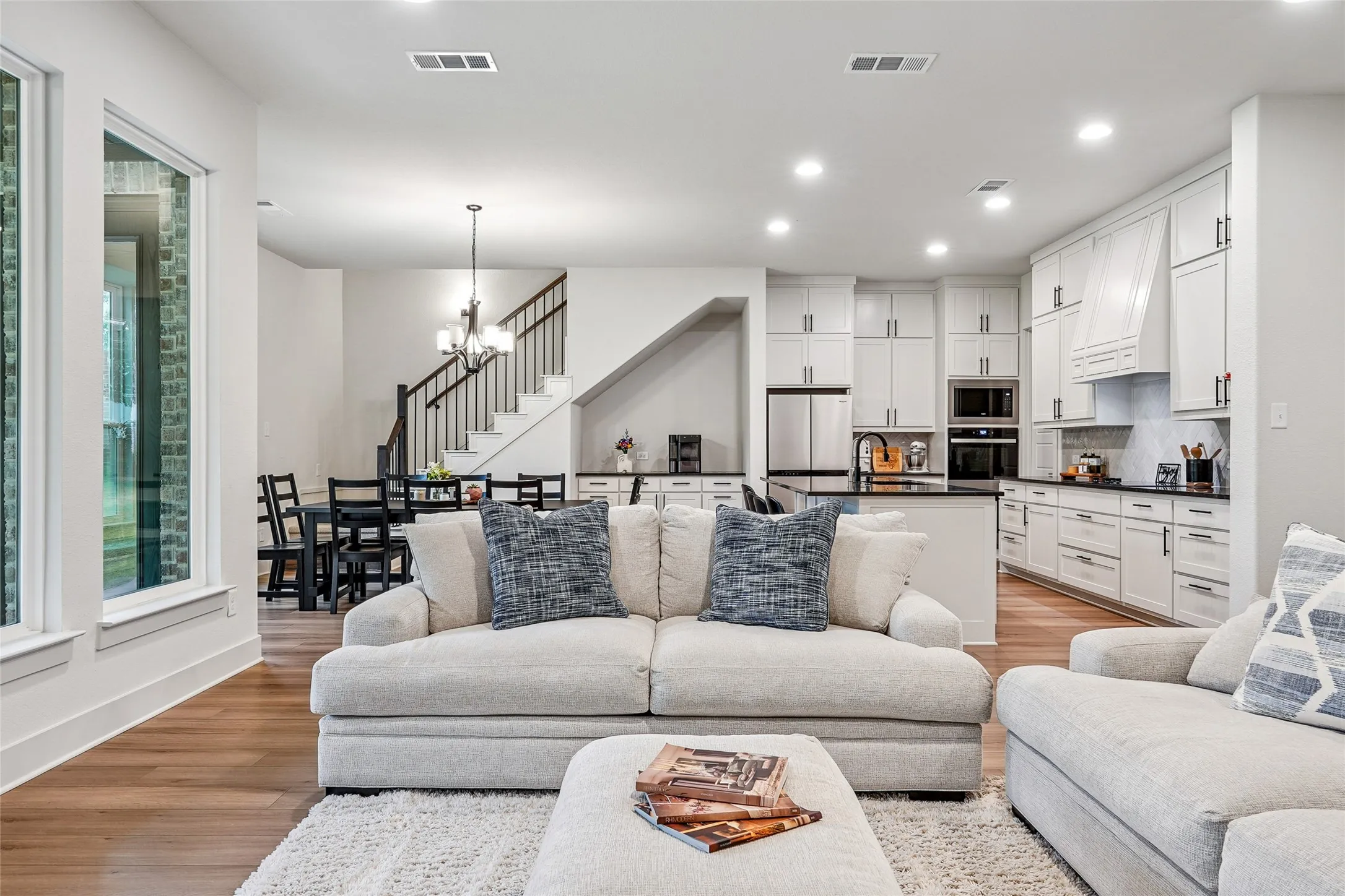 Single Family Residence For Sale in Ellis County , 826 Townsman Court, Midlothian, Texas 76065, 4 Bedroom, 4 Bathroom, 3 Garage spaces, 3,176 Sqft, built in 2025, mls#21329398, Real Estate Agent in Midlothian, Homes For Sale in Ellis county, Homes For Sale in Midlothian, Realtor in Midlothian Texas, Real Estate Brokerage Independent Realty Texas, Luminita Cordes Realtor
