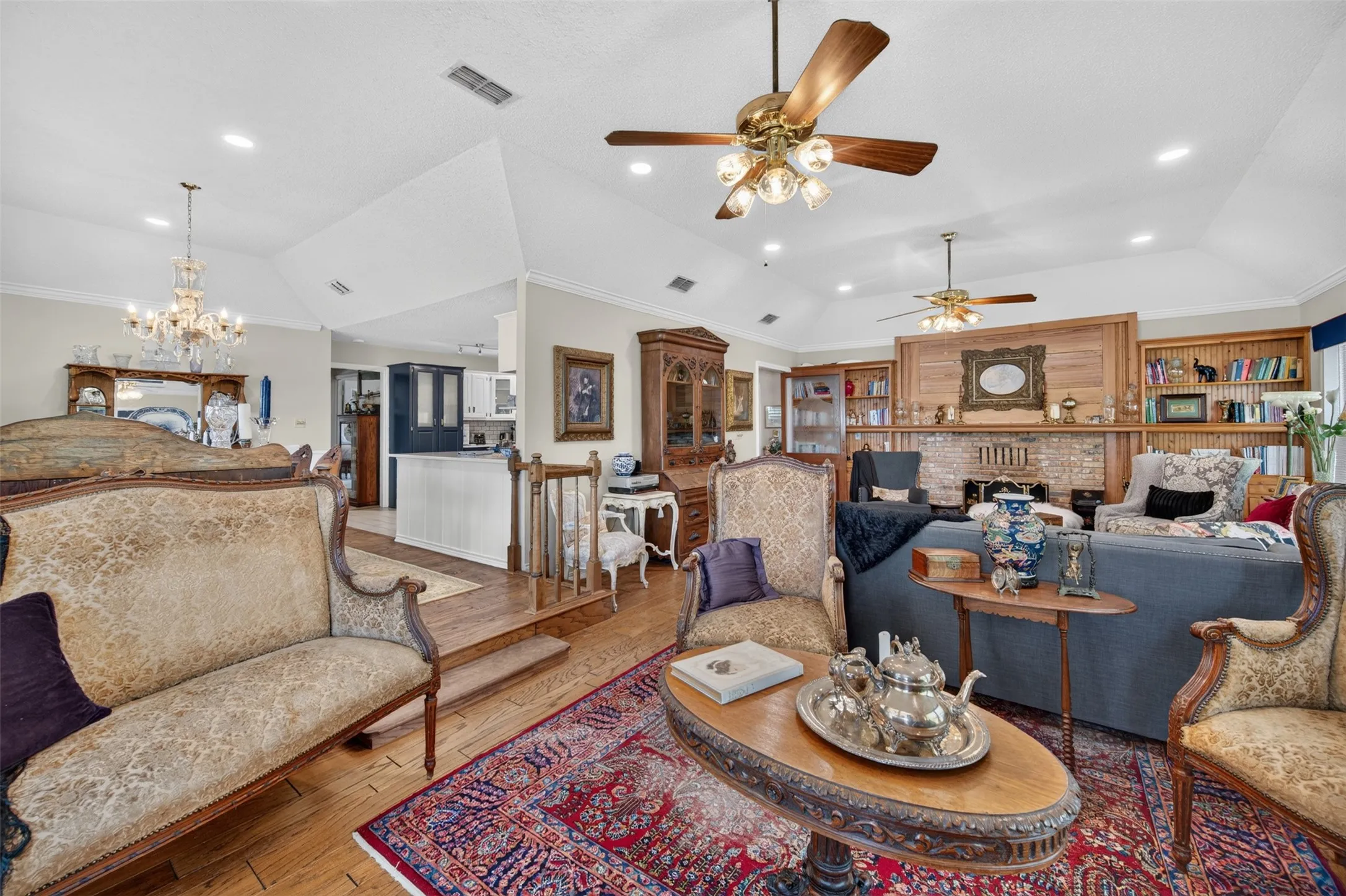 Single Family Residence For Sale in Henderson County , 12075 W Lake Drive, Murchison, Texas 75778, 3 Bedroom, 2 Bathroom, 2 Garage spaces, 2,694 Sqft, built in 1986, mls#21332730, Real Estate Agent in Murchison, Homes For Sale in Henderson county, Homes For Sale in Murchison, Realtor in Murchison Texas, Real Estate Brokerage Independent Realty Texas, Luminita Cordes Realtor