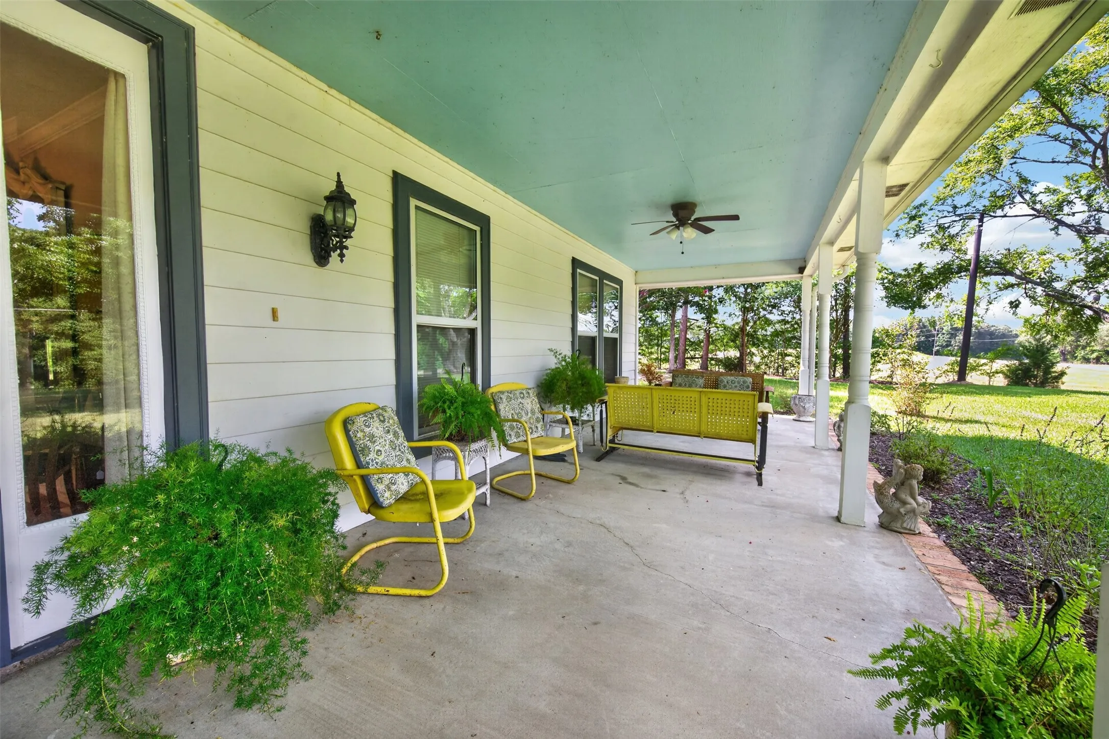 Single Family Residence For Sale in Henderson County , 12075 W Lake Drive, Murchison, Texas 75778, 3 Bedroom, 2 Bathroom, 2 Garage spaces, 2,694 Sqft, built in 1986, mls#21332730, Real Estate Agent in Murchison, Homes For Sale in Henderson county, Homes For Sale in Murchison, Realtor in Murchison Texas, Real Estate Brokerage Independent Realty Texas, Luminita Cordes Realtor