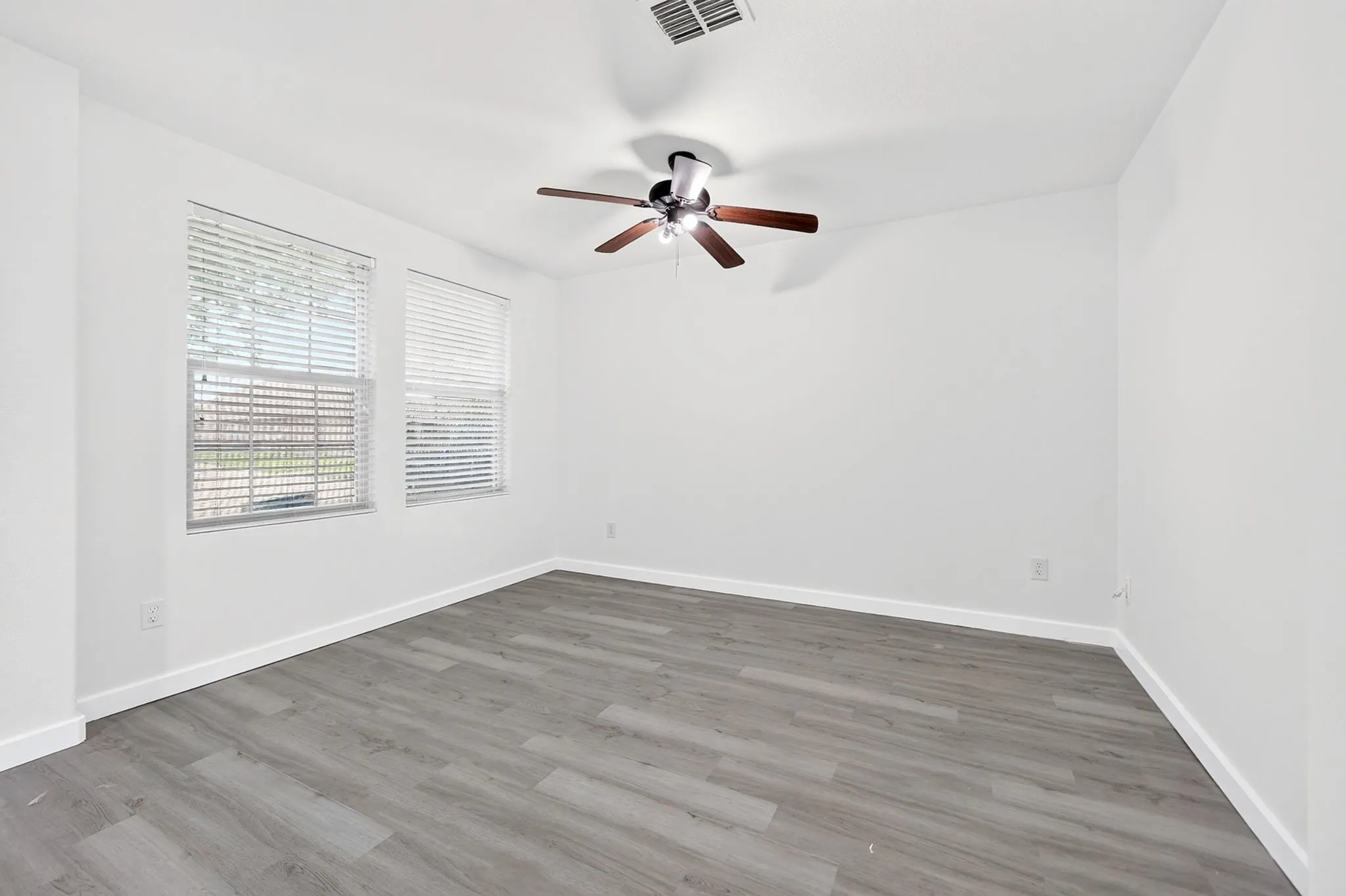 Single Family Residence For Sale in Collin County , 904 Silver Sage Drive, Wylie, Texas 75098, 4 Bedroom, 3 Bathroom, 2 Garage spaces, 2,603 Sqft, built in 2006, mls#21332738, Real Estate Agent in Wylie, Homes For Sale in Collin county, Homes For Sale in Wylie, Realtor in Wylie Texas, Real Estate Brokerage Independent Realty Texas, Luminita Cordes Realtor
