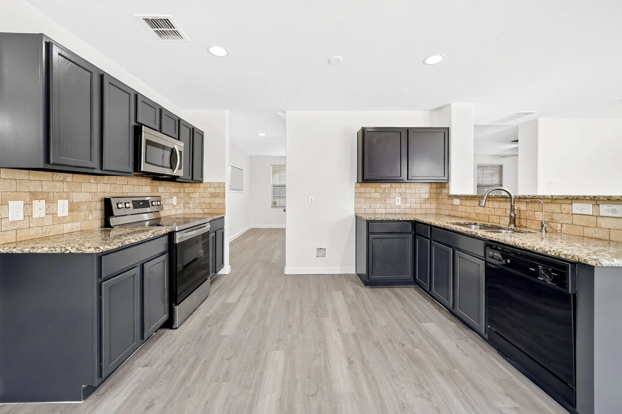 Single Family Residence For Sale in Collin County , 904 Silver Sage Drive, Wylie, Texas 75098, 4 Bedroom, 3 Bathroom, 2 Garage spaces, 2,603 Sqft, built in 2006, mls#21332738, Real Estate Agent in Wylie, Homes For Sale in Collin county, Homes For Sale in Wylie, Realtor in Wylie Texas, Real Estate Brokerage Independent Realty Texas, Luminita Cordes Realtor