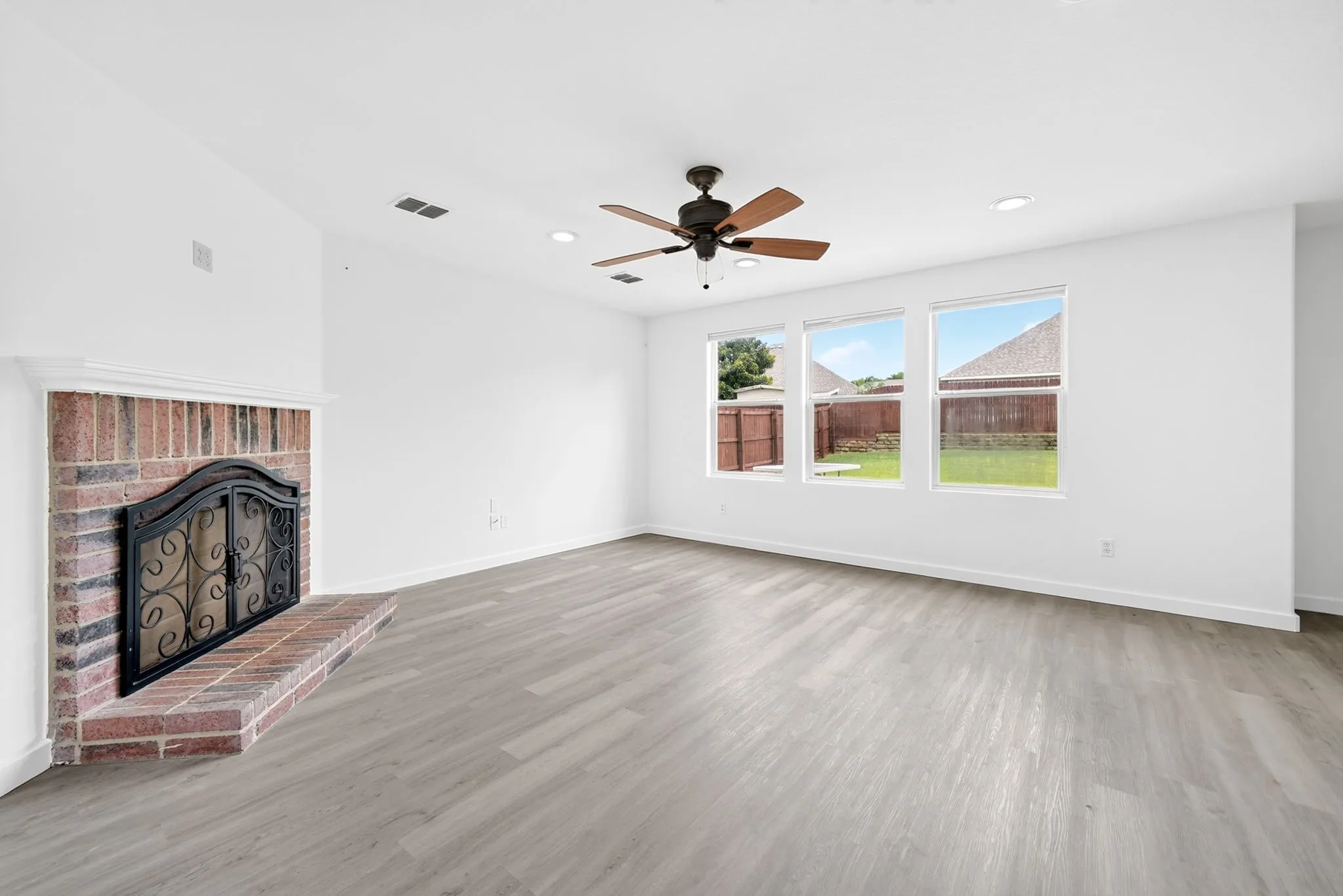 Single Family Residence For Sale in Collin County , 904 Silver Sage Drive, Wylie, Texas 75098, 4 Bedroom, 3 Bathroom, 2 Garage spaces, 2,603 Sqft, built in 2006, mls#21332738, Real Estate Agent in Wylie, Homes For Sale in Collin county, Homes For Sale in Wylie, Realtor in Wylie Texas, Real Estate Brokerage Independent Realty Texas, Luminita Cordes Realtor
