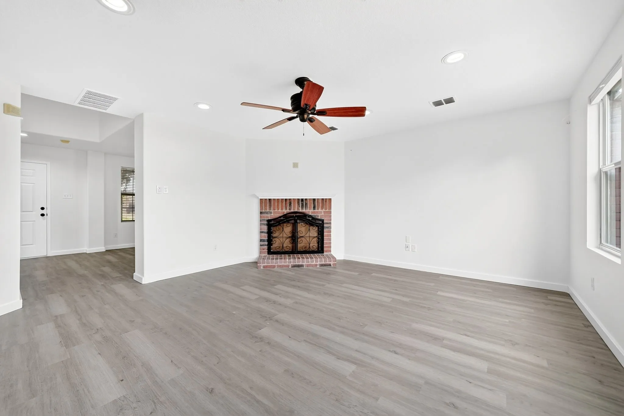 Single Family Residence For Sale in Collin County , 904 Silver Sage Drive, Wylie, Texas 75098, 4 Bedroom, 3 Bathroom, 2 Garage spaces, 2,603 Sqft, built in 2006, mls#21332738, Real Estate Agent in Wylie, Homes For Sale in Collin county, Homes For Sale in Wylie, Realtor in Wylie Texas, Real Estate Brokerage Independent Realty Texas, Luminita Cordes Realtor