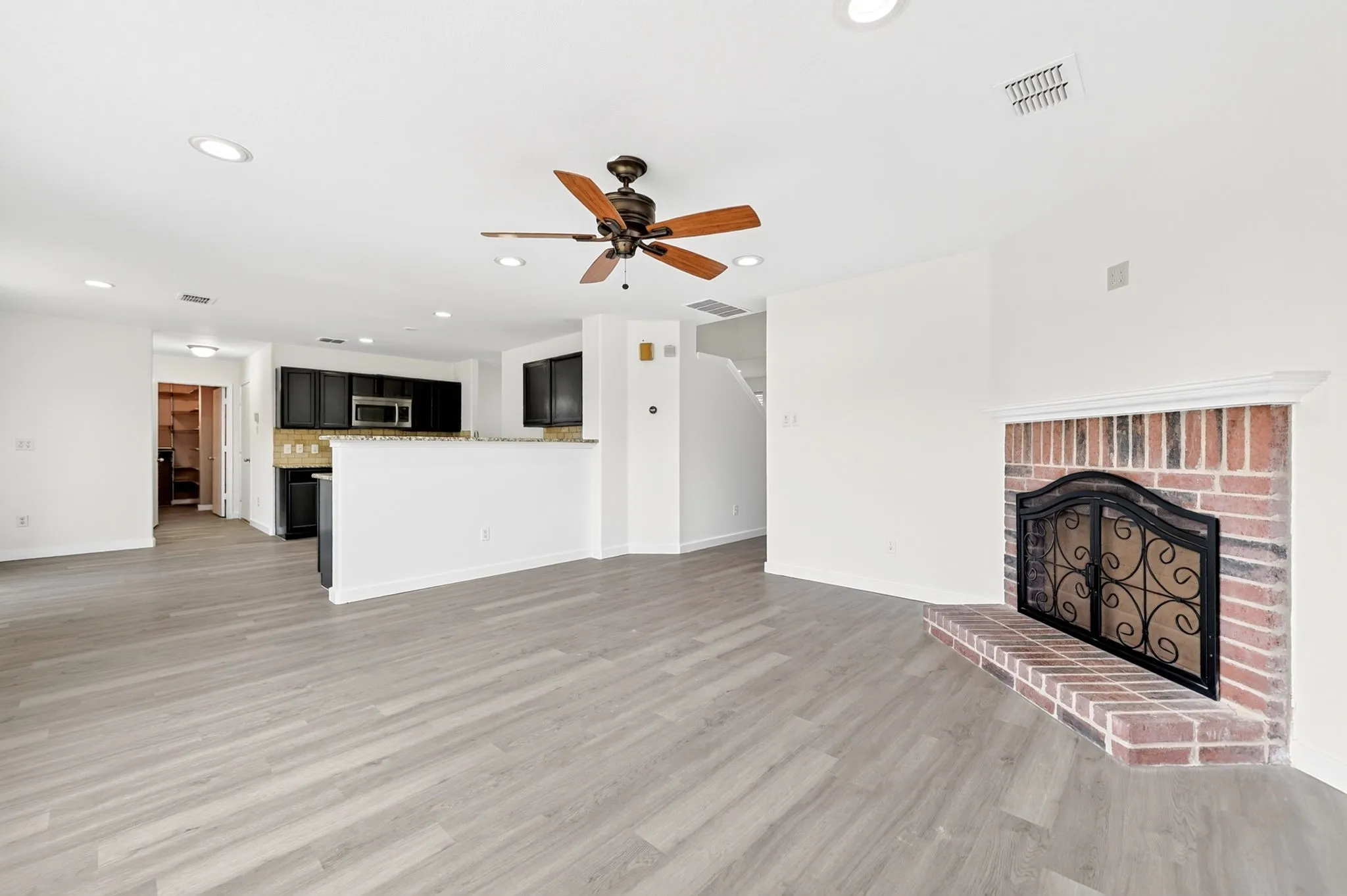 Single Family Residence For Sale in Collin County , 904 Silver Sage Drive, Wylie, Texas 75098, 4 Bedroom, 3 Bathroom, 2 Garage spaces, 2,603 Sqft, built in 2006, mls#21332738, Real Estate Agent in Wylie, Homes For Sale in Collin county, Homes For Sale in Wylie, Realtor in Wylie Texas, Real Estate Brokerage Independent Realty Texas, Luminita Cordes Realtor