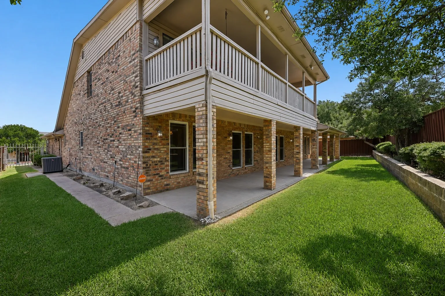 Single Family Residence For Sale in Dallas County , 4008 Fairlakes Drive, Dallas, Texas 75228, 3 Bedroom, 3 Bathroom, 2 Garage spaces, 3,040 Sqft, built in 1985, mls#21332505, Real Estate Agent in Dallas, Homes For Sale in Dallas county, Homes For Sale in Dallas, Realtor in Dallas Texas, Real Estate Brokerage Independent Realty Texas, Luminita Cordes Realtor
