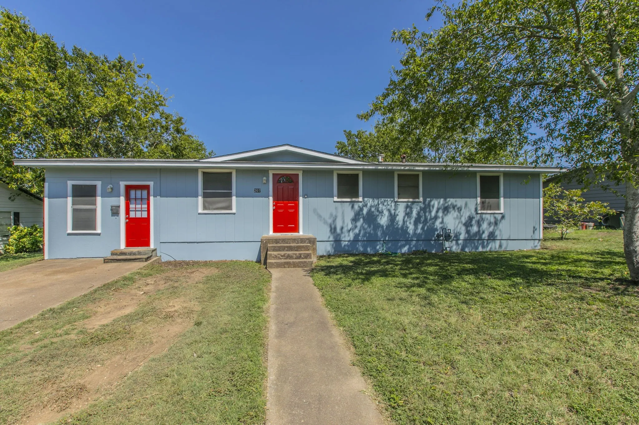 Single Family Residence For Sale in Bosque County , 207 N Avenue U, Clifton, Texas 76634, 3 Bedroom, 2 Bathroom, Garage spaces, 1,320 Sqft, built in 1975, mls#21331930, Real Estate Agent in Clifton, Homes For Sale in Bosque county, Homes For Sale in Clifton, Realtor in Clifton Texas, Real Estate Brokerage Independent Realty Texas, Luminita Cordes Realtor
