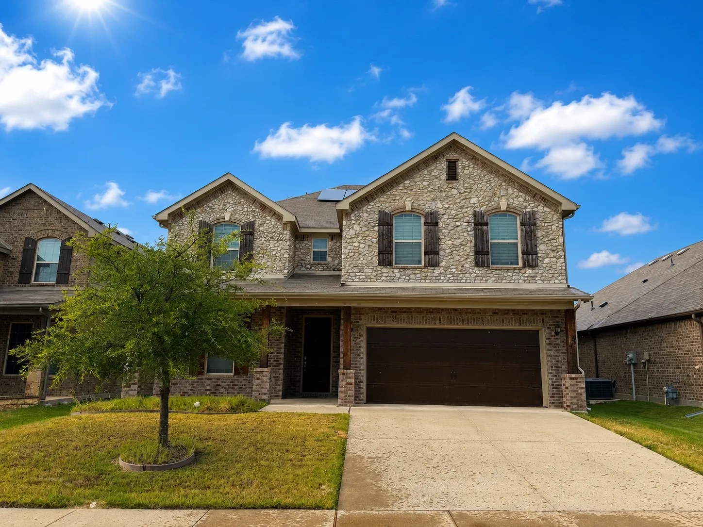 Single Family Residence For Sale in Tarrant County , 5604 Broad Bay Lane, Fort Worth, Texas 76179, 4 Bedroom, 4 Bathroom, 2 Garage spaces, 3,309 Sqft, built in 2017, mls#21332755, Real Estate Agent in Fort Worth, Homes For Sale in Tarrant county, Homes For Sale in Fort Worth, Realtor in Fort Worth Texas, Real Estate Brokerage Independent Realty Texas, Luminita Cordes Realtor