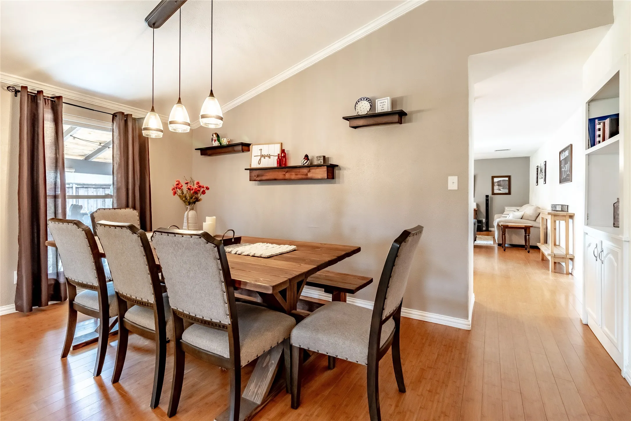 Single Family Residence For Sale in Dallas County , 1204 Warwick Drive, Mesquite, Texas 75150, 3 Bedroom, 2 Bathroom, 2 Garage spaces, 2,011 Sqft, built in 1979, mls#21329842, Real Estate Agent in Mesquite, Homes For Sale in Dallas county, Homes For Sale in Mesquite, Realtor in Mesquite Texas, Real Estate Brokerage Independent Realty Texas, Luminita Cordes Realtor
