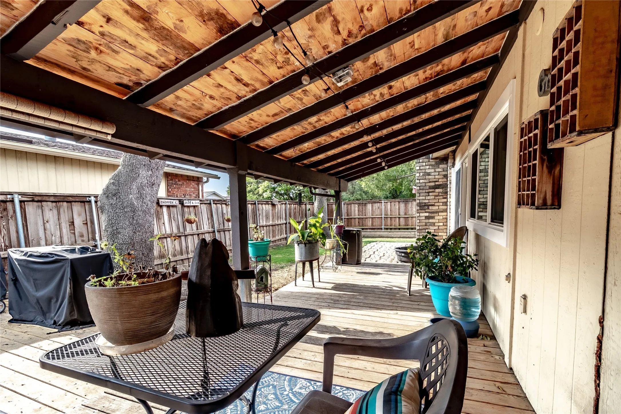 Single Family Residence For Sale in Dallas County , 1204 Warwick Drive, Mesquite, Texas 75150, 3 Bedroom, 2 Bathroom, 2 Garage spaces, 2,011 Sqft, built in 1979, mls#21329842, Real Estate Agent in Mesquite, Homes For Sale in Dallas county, Homes For Sale in Mesquite, Realtor in Mesquite Texas, Real Estate Brokerage Independent Realty Texas, Luminita Cordes Realtor