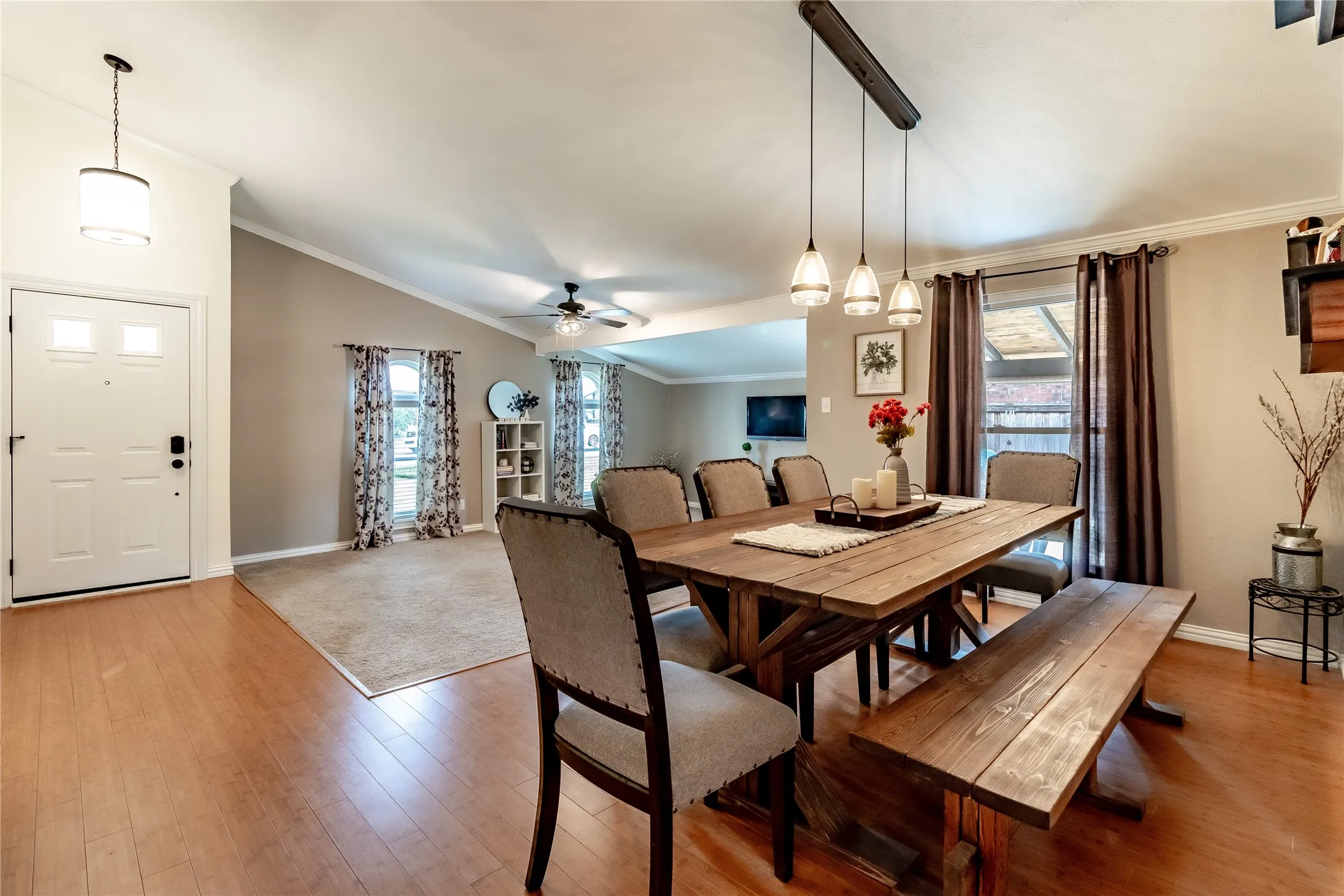 Single Family Residence For Sale in Dallas County , 1204 Warwick Drive, Mesquite, Texas 75150, 3 Bedroom, 2 Bathroom, 2 Garage spaces, 2,011 Sqft, built in 1979, mls#21329842, Real Estate Agent in Mesquite, Homes For Sale in Dallas county, Homes For Sale in Mesquite, Realtor in Mesquite Texas, Real Estate Brokerage Independent Realty Texas, Luminita Cordes Realtor