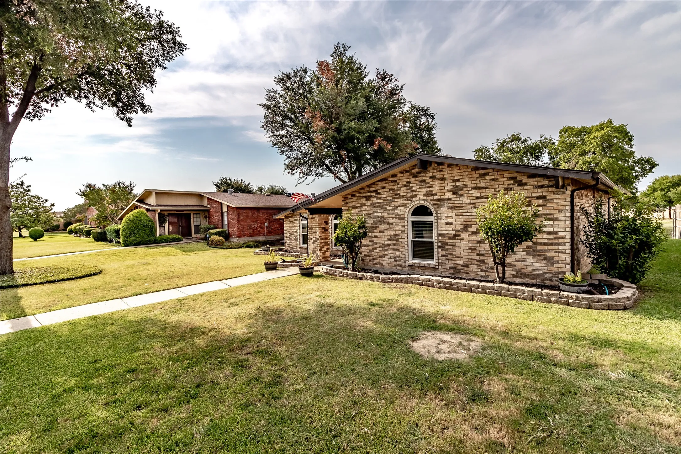 Single Family Residence For Sale in Dallas County , 1204 Warwick Drive, Mesquite, Texas 75150, 3 Bedroom, 2 Bathroom, 2 Garage spaces, 2,011 Sqft, built in 1979, mls#21329842, Real Estate Agent in Mesquite, Homes For Sale in Dallas county, Homes For Sale in Mesquite, Realtor in Mesquite Texas, Real Estate Brokerage Independent Realty Texas, Luminita Cordes Realtor