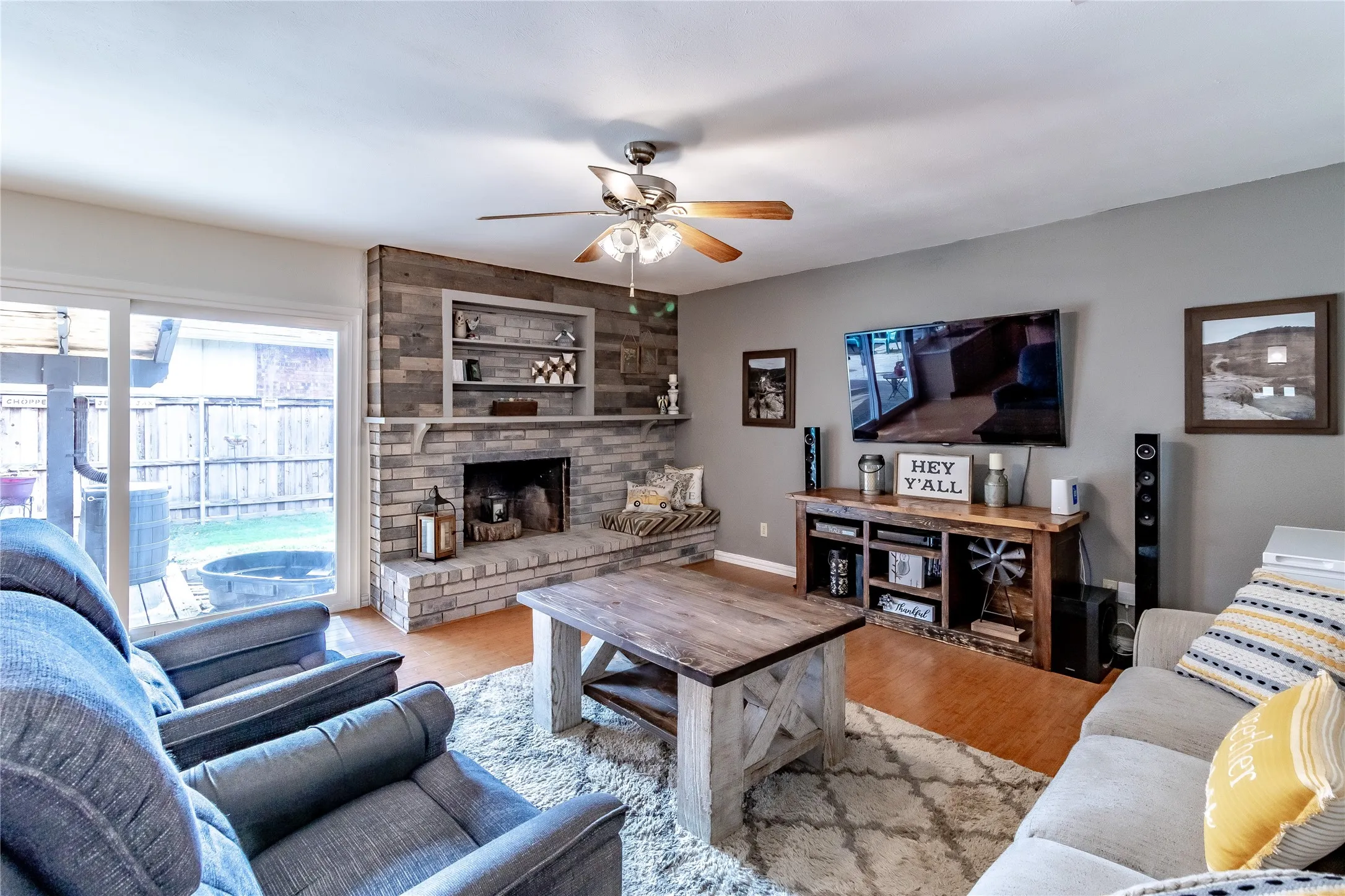 Single Family Residence For Sale in Dallas County , 1204 Warwick Drive, Mesquite, Texas 75150, 3 Bedroom, 2 Bathroom, 2 Garage spaces, 2,011 Sqft, built in 1979, mls#21329842, Real Estate Agent in Mesquite, Homes For Sale in Dallas county, Homes For Sale in Mesquite, Realtor in Mesquite Texas, Real Estate Brokerage Independent Realty Texas, Luminita Cordes Realtor