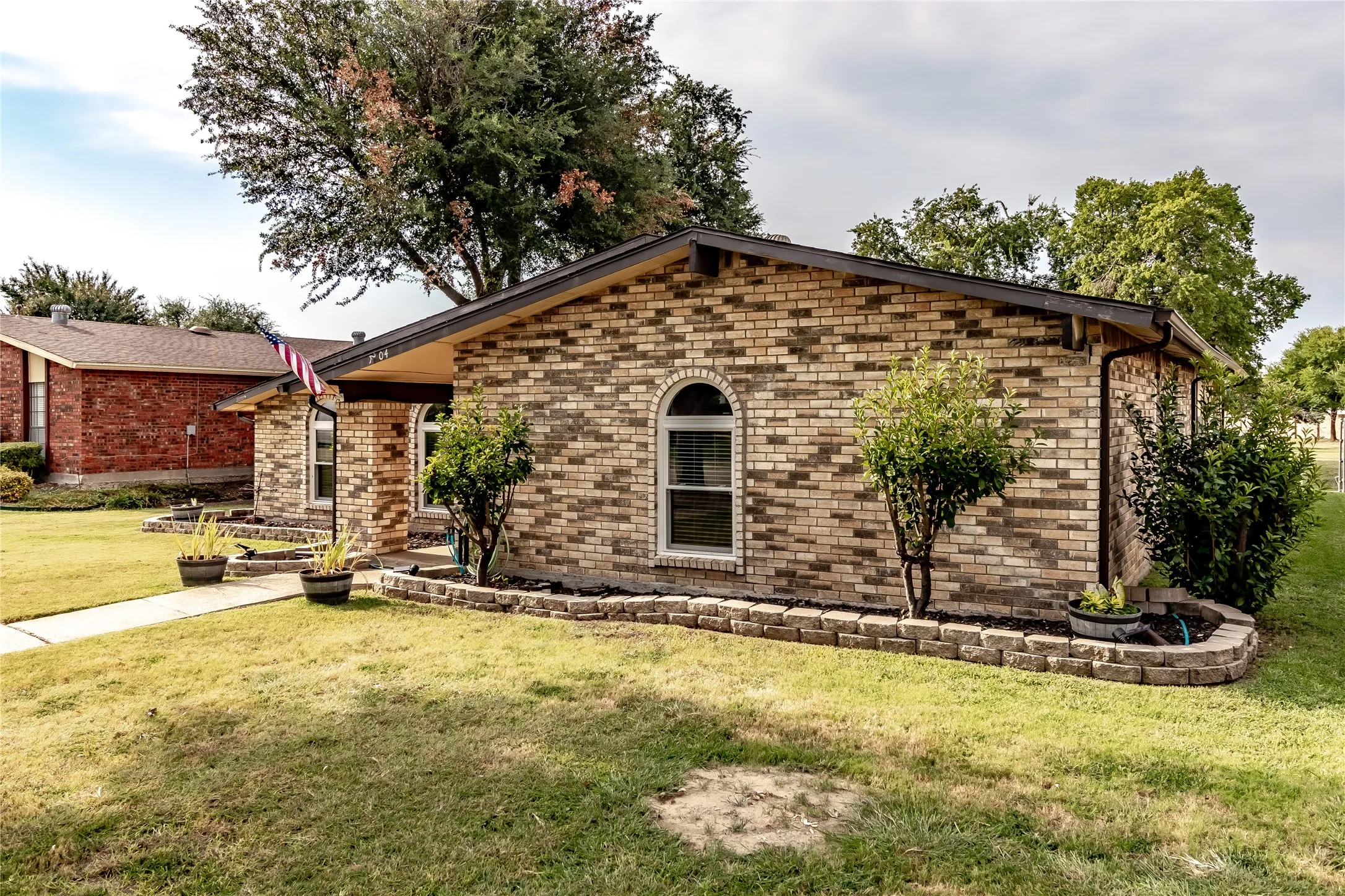Single Family Residence For Sale in Dallas County , 1204 Warwick Drive, Mesquite, Texas 75150, 3 Bedroom, 2 Bathroom, 2 Garage spaces, 2,011 Sqft, built in 1979, mls#21329842, Real Estate Agent in Mesquite, Homes For Sale in Dallas county, Homes For Sale in Mesquite, Realtor in Mesquite Texas, Real Estate Brokerage Independent Realty Texas, Luminita Cordes Realtor