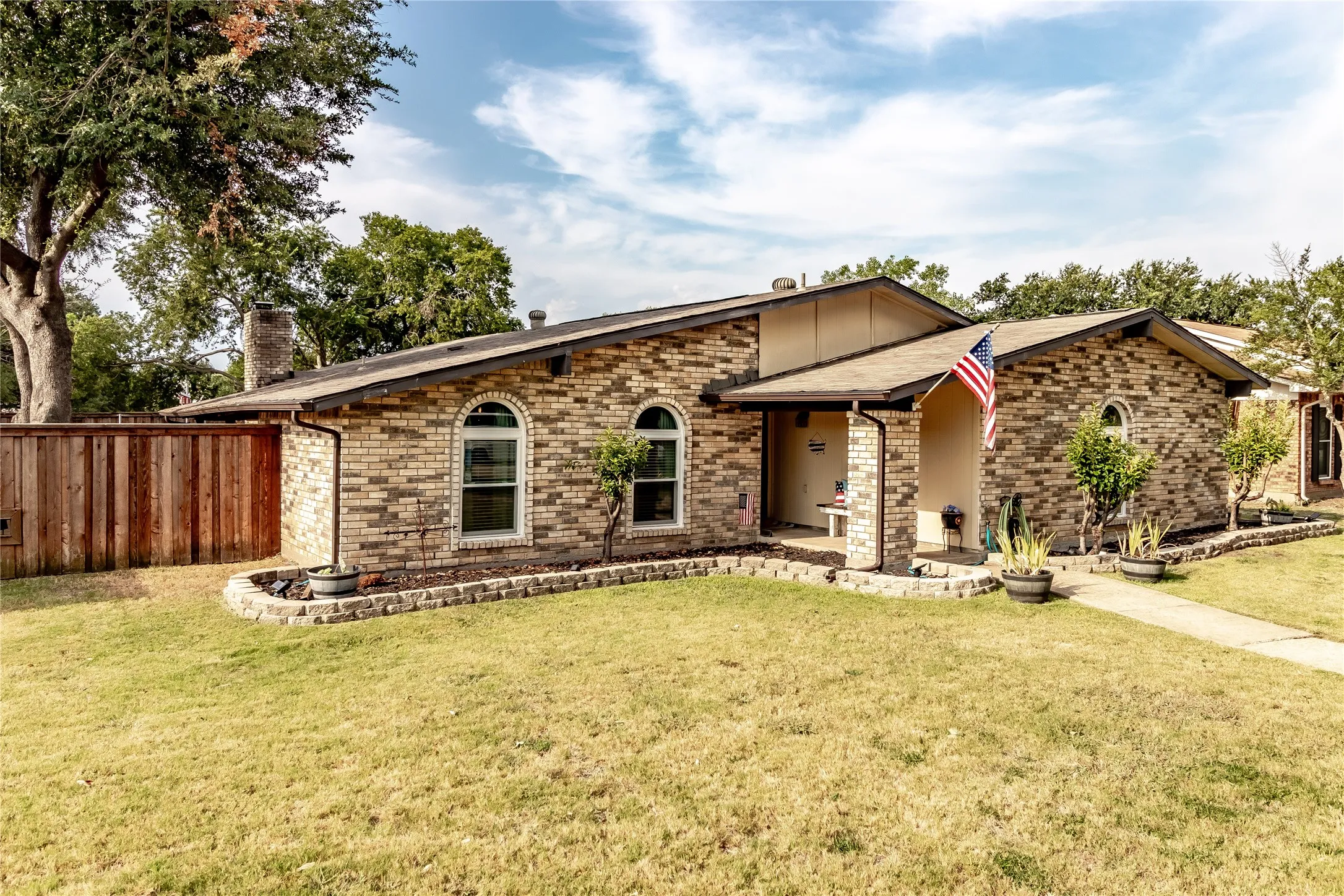 Single Family Residence For Sale in Dallas County , 1204 Warwick Drive, Mesquite, Texas 75150, 3 Bedroom, 2 Bathroom, 2 Garage spaces, 2,011 Sqft, built in 1979, mls#21329842, Real Estate Agent in Mesquite, Homes For Sale in Dallas county, Homes For Sale in Mesquite, Realtor in Mesquite Texas, Real Estate Brokerage Independent Realty Texas, Luminita Cordes Realtor