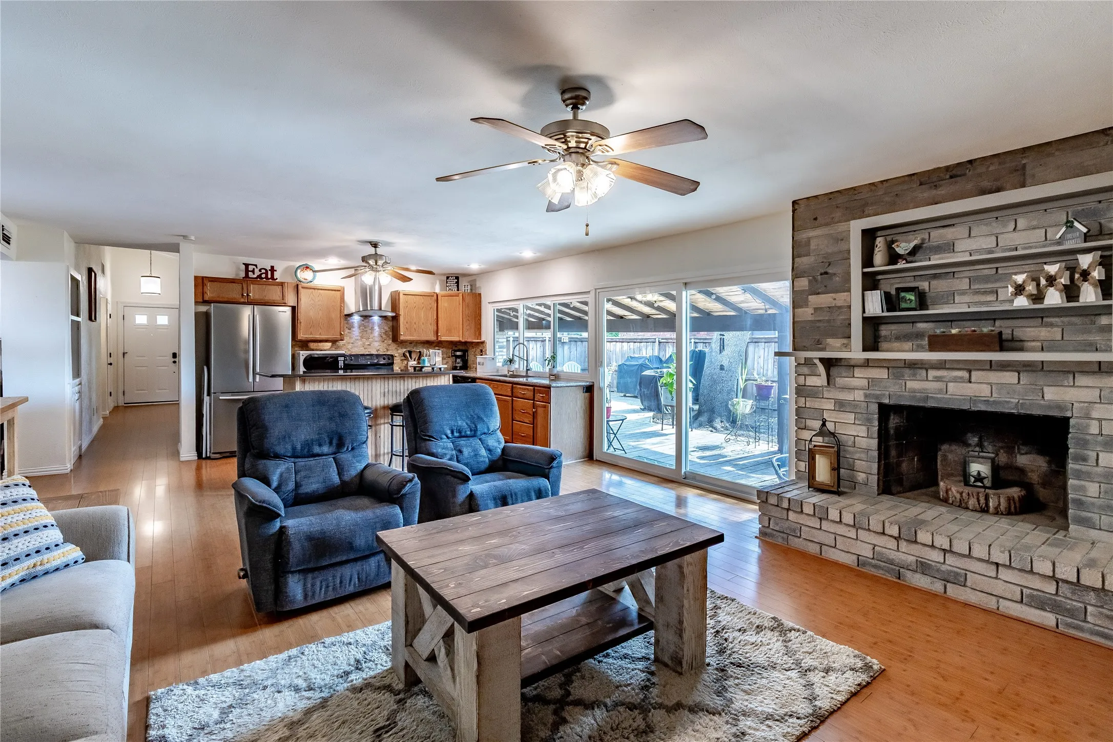 Single Family Residence For Sale in Dallas County , 1204 Warwick Drive, Mesquite, Texas 75150, 3 Bedroom, 2 Bathroom, 2 Garage spaces, 2,011 Sqft, built in 1979, mls#21329842, Real Estate Agent in Mesquite, Homes For Sale in Dallas county, Homes For Sale in Mesquite, Realtor in Mesquite Texas, Real Estate Brokerage Independent Realty Texas, Luminita Cordes Realtor
