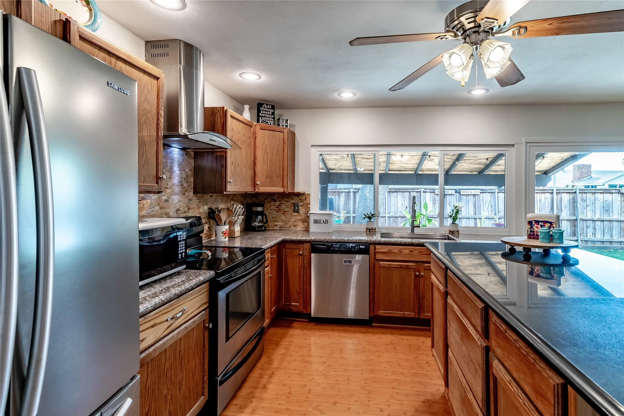 Single Family Residence For Sale in Dallas County , 1204 Warwick Drive, Mesquite, Texas 75150, 3 Bedroom, 2 Bathroom, 2 Garage spaces, 2,011 Sqft, built in 1979, mls#21329842, Real Estate Agent in Mesquite, Homes For Sale in Dallas county, Homes For Sale in Mesquite, Realtor in Mesquite Texas, Real Estate Brokerage Independent Realty Texas, Luminita Cordes Realtor