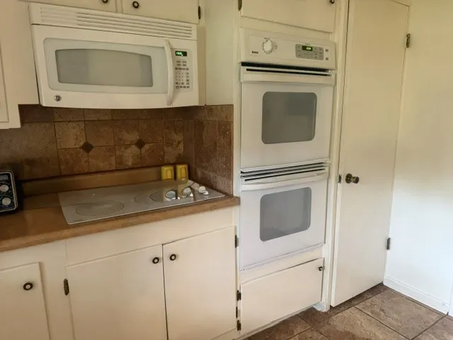 Single Family Residence For Sale in Brown County , 4504 Delwood Drive, Brownwood, Texas 76801, 3 Bedroom, 2 Bathroom, 2 Garage spaces, 1,830 Sqft, built in 1975, mls#21332766, Real Estate Agent in Brownwood, Homes For Sale in Brown county, Homes For Sale in Brownwood, Realtor in Brownwood Texas, Real Estate Brokerage Independent Realty Texas, Luminita Cordes Realtor