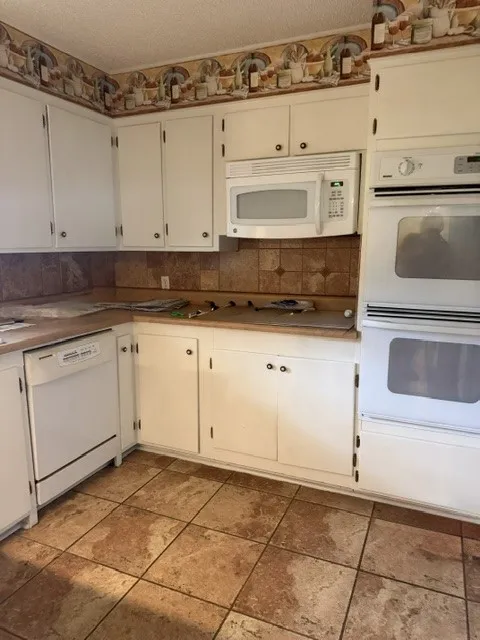 Single Family Residence For Sale in Brown County , 4504 Delwood Drive, Brownwood, Texas 76801, 3 Bedroom, 2 Bathroom, 2 Garage spaces, 1,830 Sqft, built in 1975, mls#21332766, Real Estate Agent in Brownwood, Homes For Sale in Brown county, Homes For Sale in Brownwood, Realtor in Brownwood Texas, Real Estate Brokerage Independent Realty Texas, Luminita Cordes Realtor