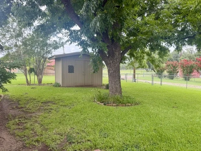 Single Family Residence For Sale in Brown County , 4504 Delwood Drive, Brownwood, Texas 76801, 3 Bedroom, 2 Bathroom, 2 Garage spaces, 1,830 Sqft, built in 1975, mls#21332766, Real Estate Agent in Brownwood, Homes For Sale in Brown county, Homes For Sale in Brownwood, Realtor in Brownwood Texas, Real Estate Brokerage Independent Realty Texas, Luminita Cordes Realtor