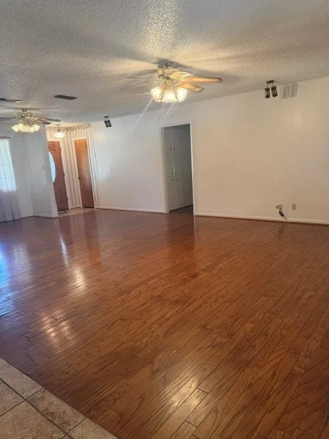 Single Family Residence For Sale in Brown County , 4504 Delwood Drive, Brownwood, Texas 76801, 3 Bedroom, 2 Bathroom, 2 Garage spaces, 1,830 Sqft, built in 1975, mls#21332766, Real Estate Agent in Brownwood, Homes For Sale in Brown county, Homes For Sale in Brownwood, Realtor in Brownwood Texas, Real Estate Brokerage Independent Realty Texas, Luminita Cordes Realtor