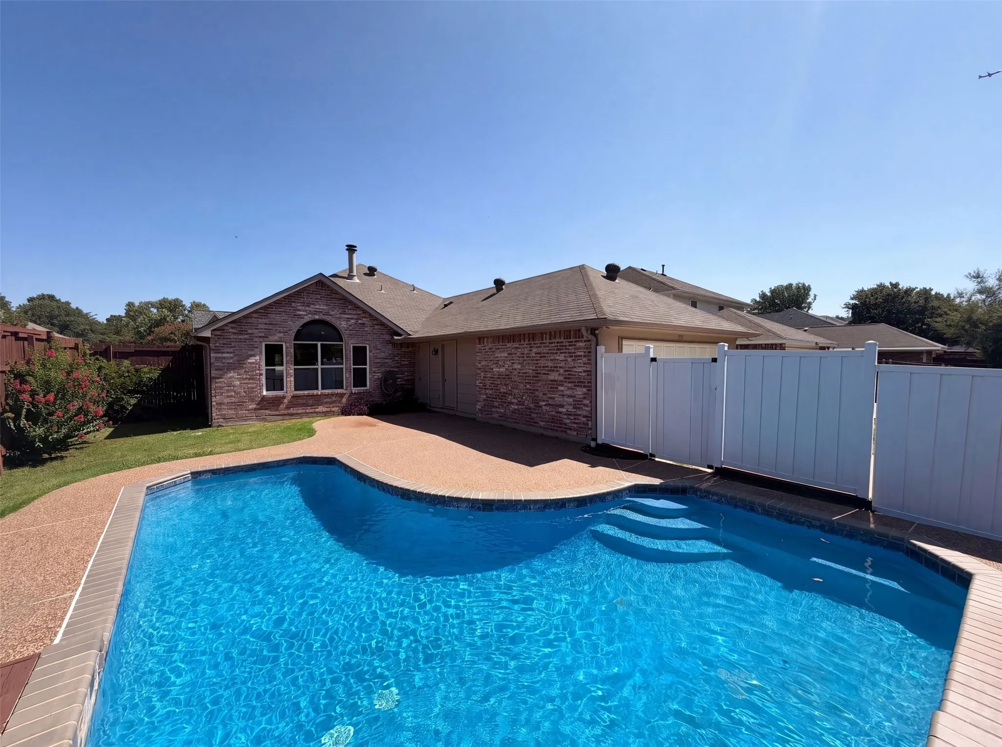 Single Family Residence For Sale in Denton County , 713 Lake Bluff Drive, Flower Mound, Texas 75028, 3 Bedroom, 2 Bathroom, 2 Garage spaces, 1,348 Sqft, built in 1990, mls#21332773, Real Estate Agent in Flower Mound, Homes For Sale in Denton county, Homes For Sale in Flower Mound, Realtor in Flower Mound Texas, Real Estate Brokerage Independent Realty Texas, Luminita Cordes Realtor