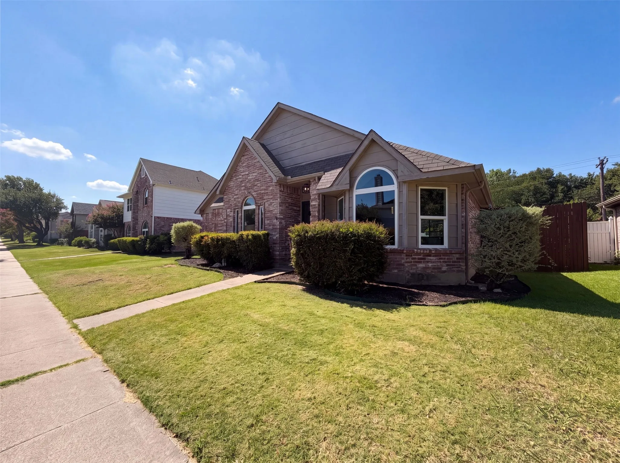 Single Family Residence For Sale in Denton County , 713 Lake Bluff Drive, Flower Mound, Texas 75028, 3 Bedroom, 2 Bathroom, 2 Garage spaces, 1,348 Sqft, built in 1990, mls#21332773, Real Estate Agent in Flower Mound, Homes For Sale in Denton county, Homes For Sale in Flower Mound, Realtor in Flower Mound Texas, Real Estate Brokerage Independent Realty Texas, Luminita Cordes Realtor