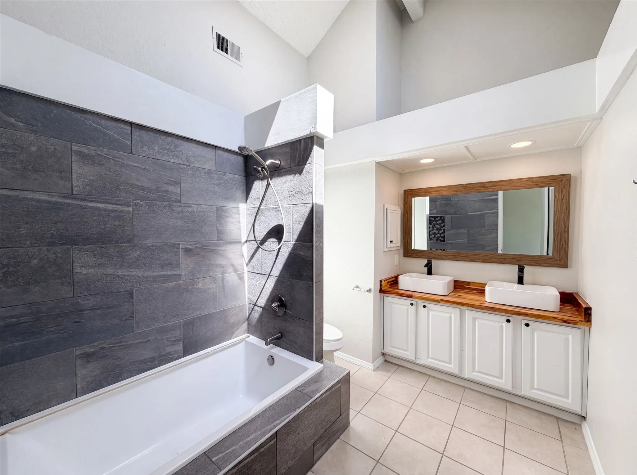 Single Family Residence For Sale in Denton County , 713 Lake Bluff Drive, Flower Mound, Texas 75028, 3 Bedroom, 2 Bathroom, 2 Garage spaces, 1,348 Sqft, built in 1990, mls#21332773, Real Estate Agent in Flower Mound, Homes For Sale in Denton county, Homes For Sale in Flower Mound, Realtor in Flower Mound Texas, Real Estate Brokerage Independent Realty Texas, Luminita Cordes Realtor