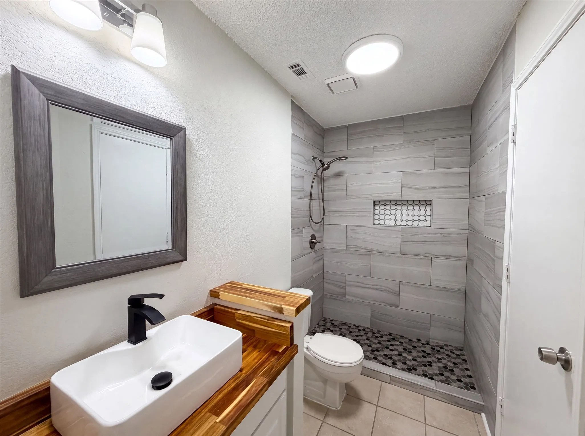 Single Family Residence For Sale in Denton County , 713 Lake Bluff Drive, Flower Mound, Texas 75028, 3 Bedroom, 2 Bathroom, 2 Garage spaces, 1,348 Sqft, built in 1990, mls#21332773, Real Estate Agent in Flower Mound, Homes For Sale in Denton county, Homes For Sale in Flower Mound, Realtor in Flower Mound Texas, Real Estate Brokerage Independent Realty Texas, Luminita Cordes Realtor