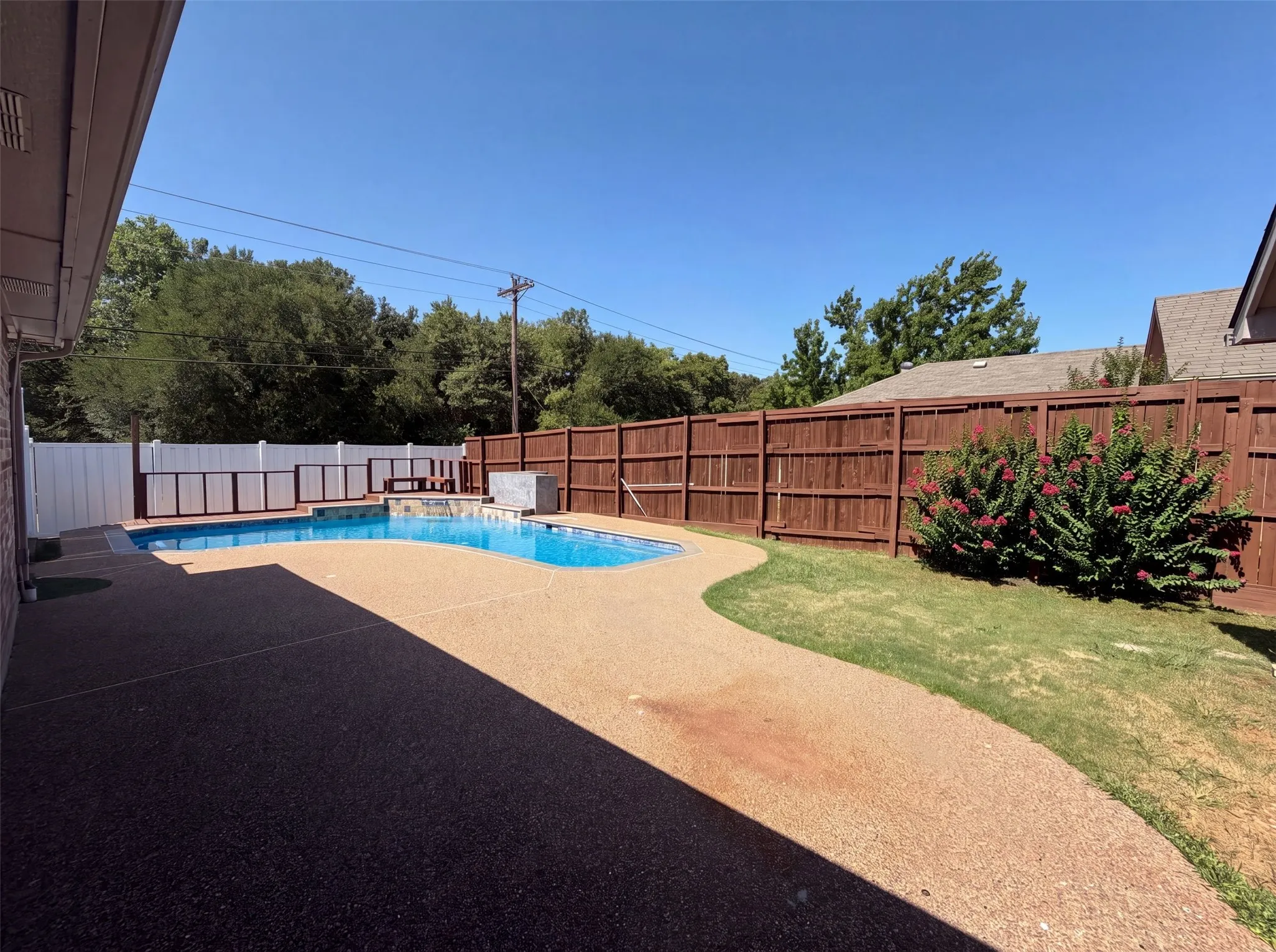 Single Family Residence For Sale in Denton County , 713 Lake Bluff Drive, Flower Mound, Texas 75028, 3 Bedroom, 2 Bathroom, 2 Garage spaces, 1,348 Sqft, built in 1990, mls#21332773, Real Estate Agent in Flower Mound, Homes For Sale in Denton county, Homes For Sale in Flower Mound, Realtor in Flower Mound Texas, Real Estate Brokerage Independent Realty Texas, Luminita Cordes Realtor