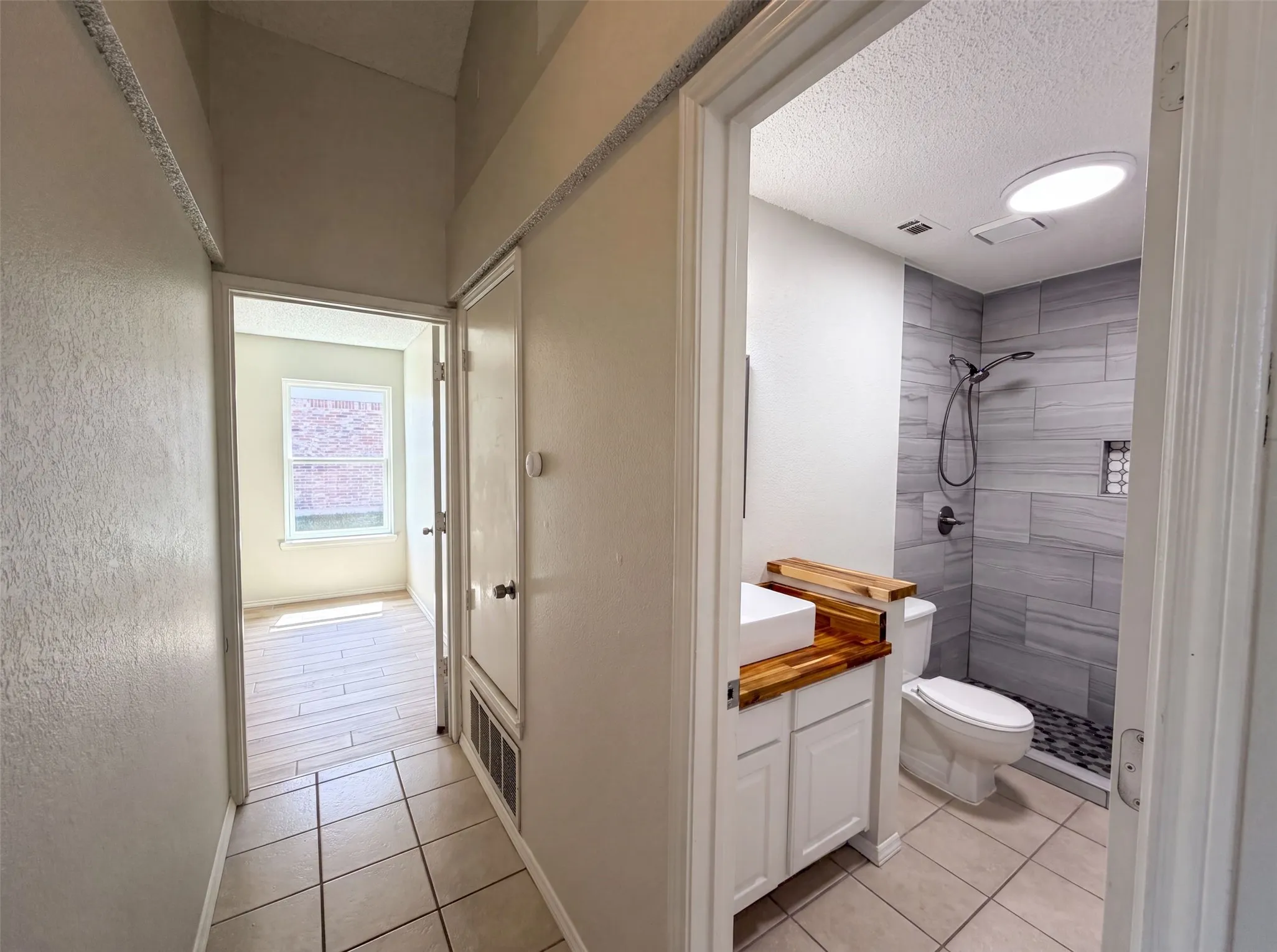 Single Family Residence For Sale in Denton County , 713 Lake Bluff Drive, Flower Mound, Texas 75028, 3 Bedroom, 2 Bathroom, 2 Garage spaces, 1,348 Sqft, built in 1990, mls#21332773, Real Estate Agent in Flower Mound, Homes For Sale in Denton county, Homes For Sale in Flower Mound, Realtor in Flower Mound Texas, Real Estate Brokerage Independent Realty Texas, Luminita Cordes Realtor