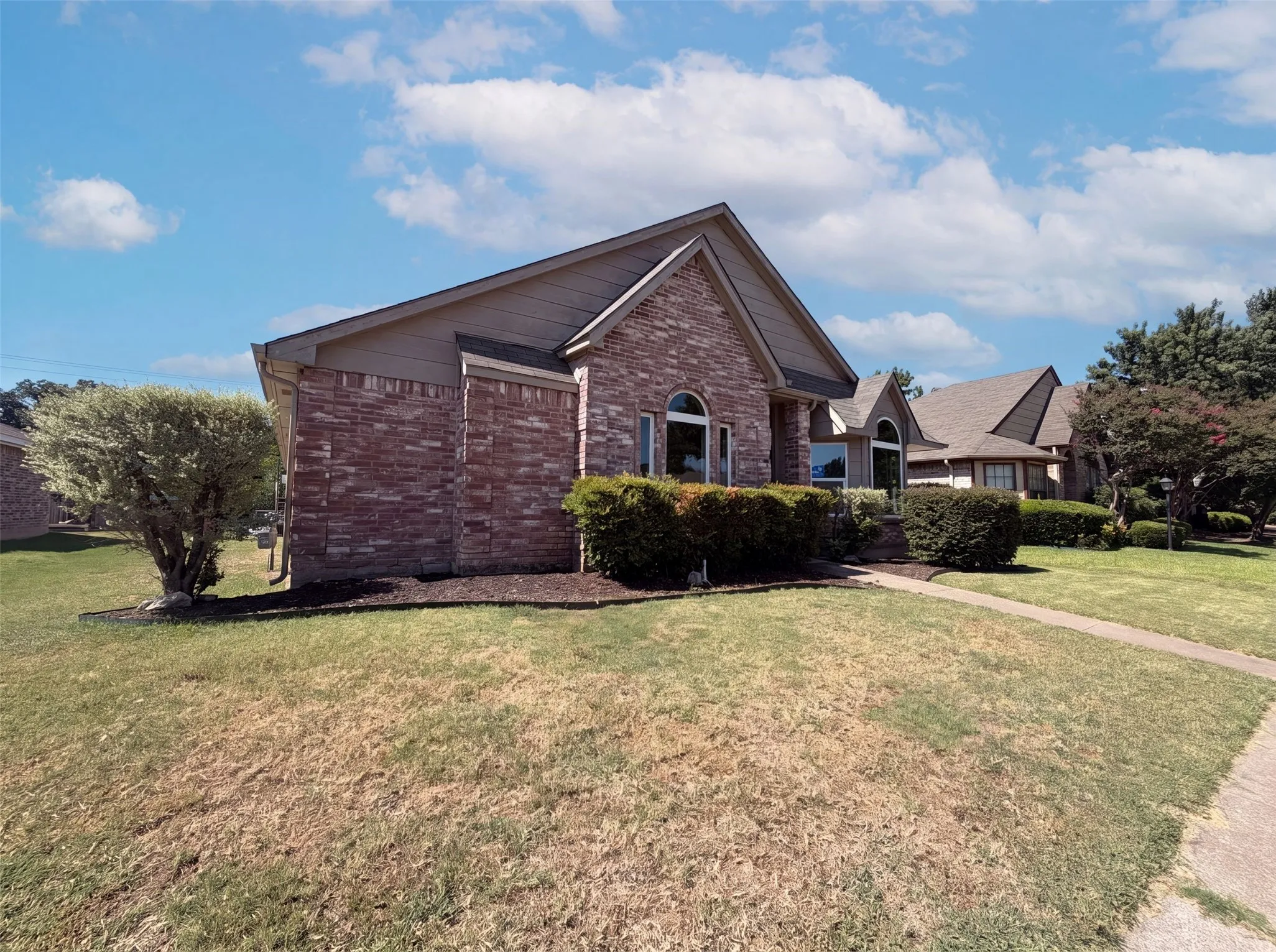 Single Family Residence For Sale in Denton County , 713 Lake Bluff Drive, Flower Mound, Texas 75028, 3 Bedroom, 2 Bathroom, 2 Garage spaces, 1,348 Sqft, built in 1990, mls#21332773, Real Estate Agent in Flower Mound, Homes For Sale in Denton county, Homes For Sale in Flower Mound, Realtor in Flower Mound Texas, Real Estate Brokerage Independent Realty Texas, Luminita Cordes Realtor
