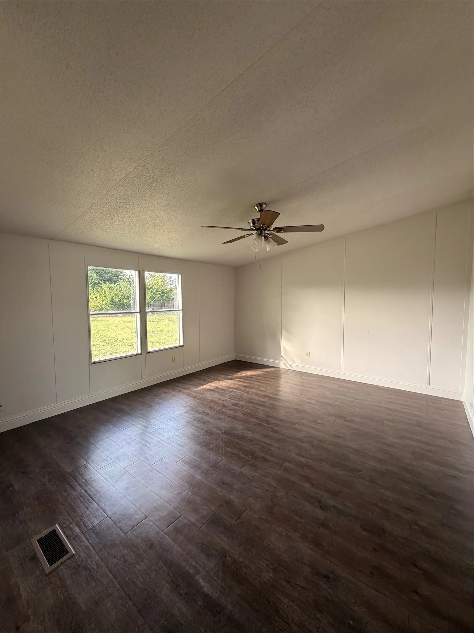 Mobile Home For Rent in Johnson County , 2517 Willow Oak Lane, Burleson, Texas 76028, 3 Bedroom, 4 Bathroom, Garage spaces, 1,456 Sqft, built in 2000, mls#21332775, Real Estate Agent in Burleson, Homes For Rent in Johnson county, Homes For Rent in Burleson, Realtor in Burleson Texas, Real Estate Brokerage Independent Realty Texas, Luminita Cordes Realtor