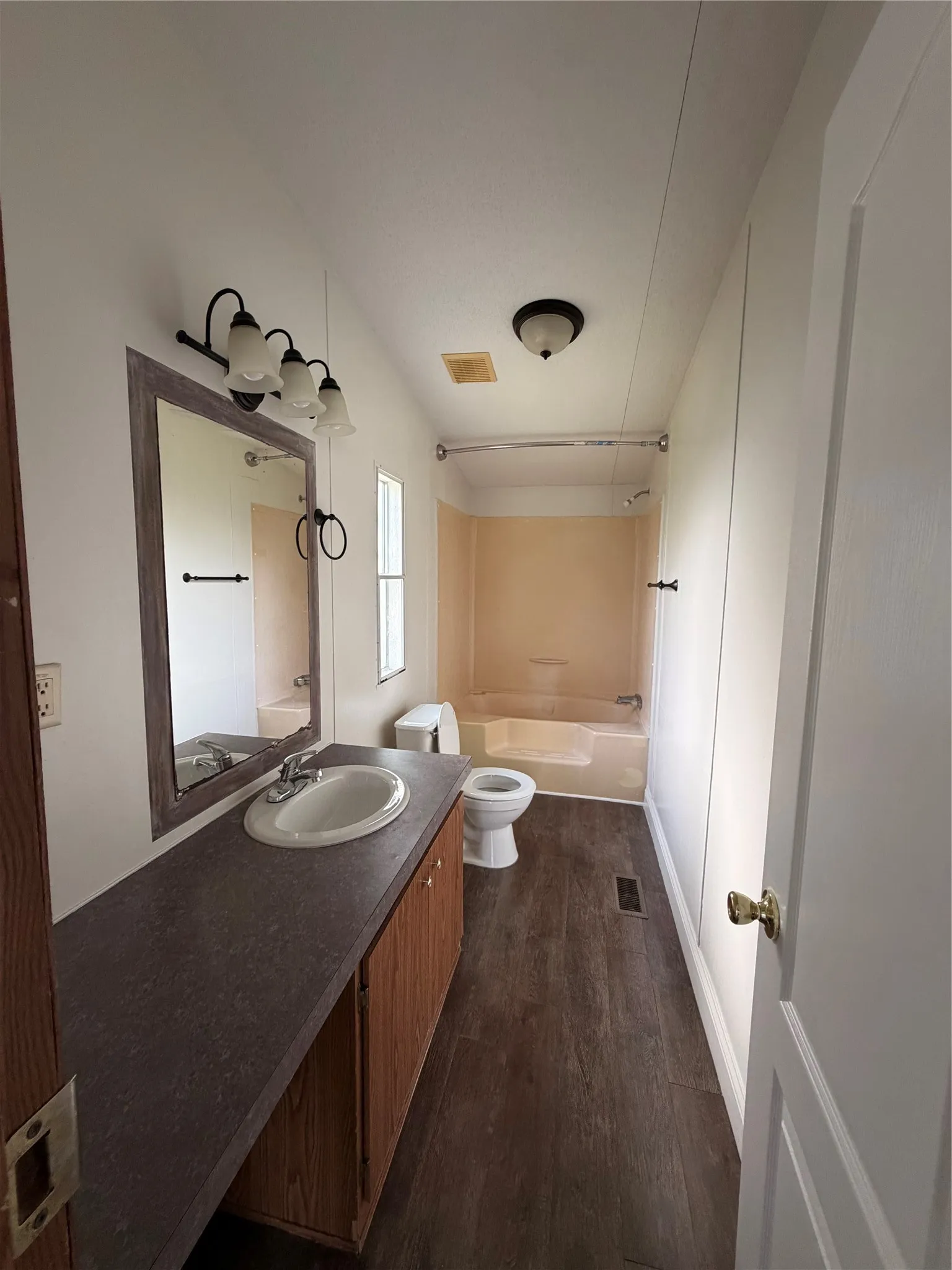 Mobile Home For Rent in Johnson County , 2517 Willow Oak Lane, Burleson, Texas 76028, 3 Bedroom, 4 Bathroom, Garage spaces, 1,456 Sqft, built in 2000, mls#21332775, Real Estate Agent in Burleson, Homes For Rent in Johnson county, Homes For Rent in Burleson, Realtor in Burleson Texas, Real Estate Brokerage Independent Realty Texas, Luminita Cordes Realtor