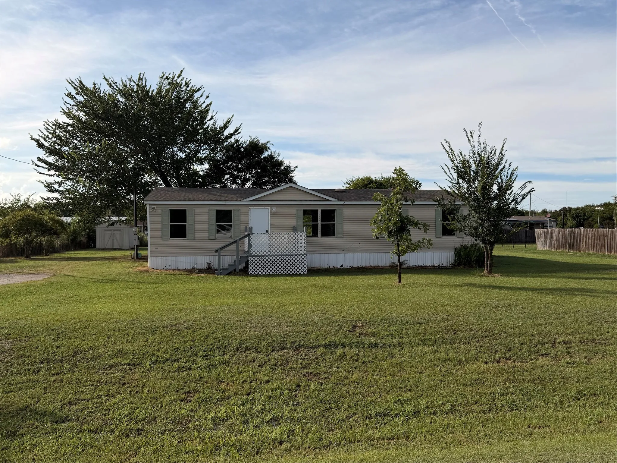 Mobile Home For Rent in Johnson County , 2517 Willow Oak Lane, Burleson, Texas 76028, 3 Bedroom, 4 Bathroom, Garage spaces, 1,456 Sqft, built in 2000, mls#21332775, Real Estate Agent in Burleson, Homes For Rent in Johnson county, Homes For Rent in Burleson, Realtor in Burleson Texas, Real Estate Brokerage Independent Realty Texas, Luminita Cordes Realtor