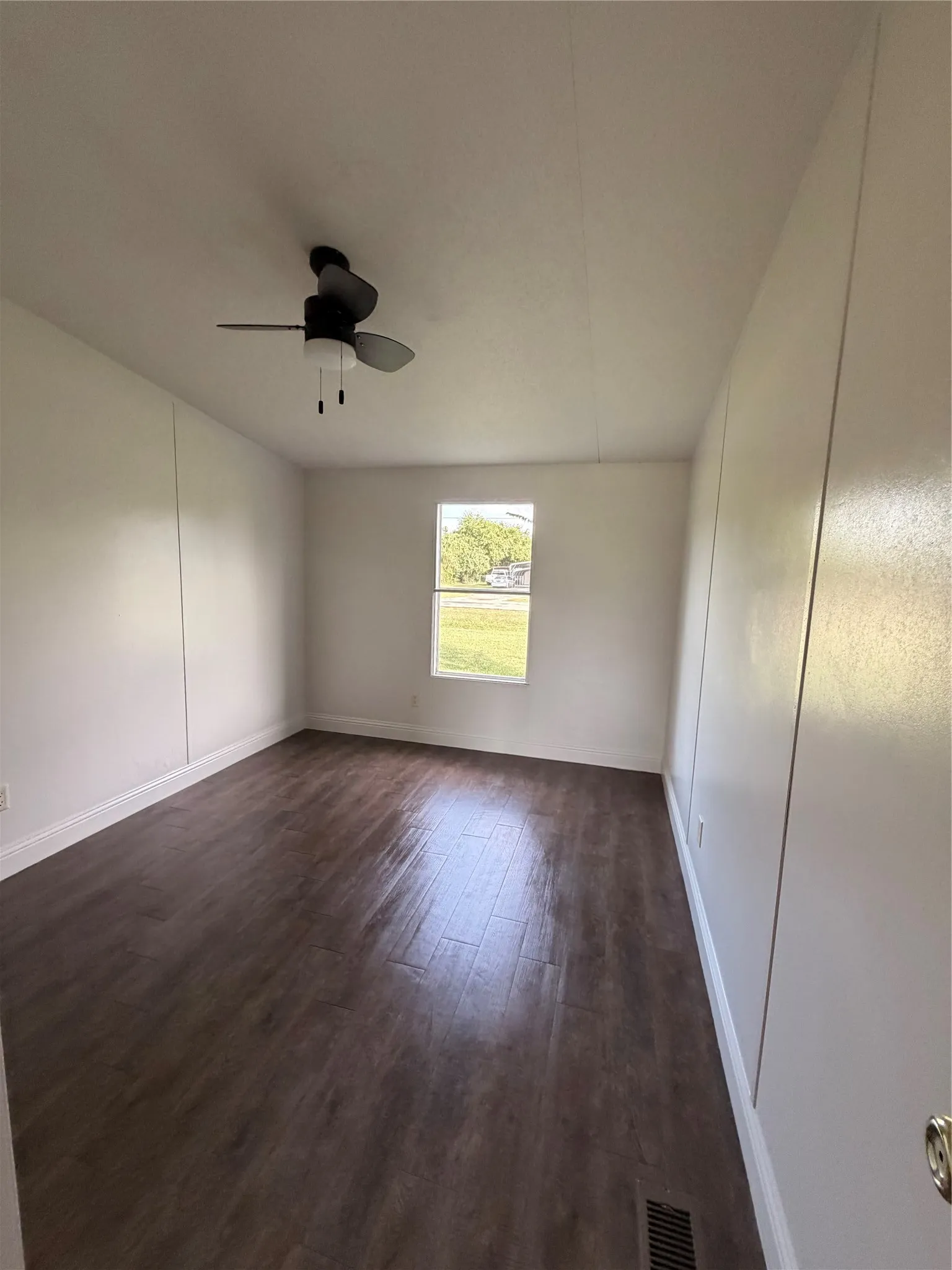 Mobile Home For Rent in Johnson County , 2517 Willow Oak Lane, Burleson, Texas 76028, 3 Bedroom, 4 Bathroom, Garage spaces, 1,456 Sqft, built in 2000, mls#21332775, Real Estate Agent in Burleson, Homes For Rent in Johnson county, Homes For Rent in Burleson, Realtor in Burleson Texas, Real Estate Brokerage Independent Realty Texas, Luminita Cordes Realtor