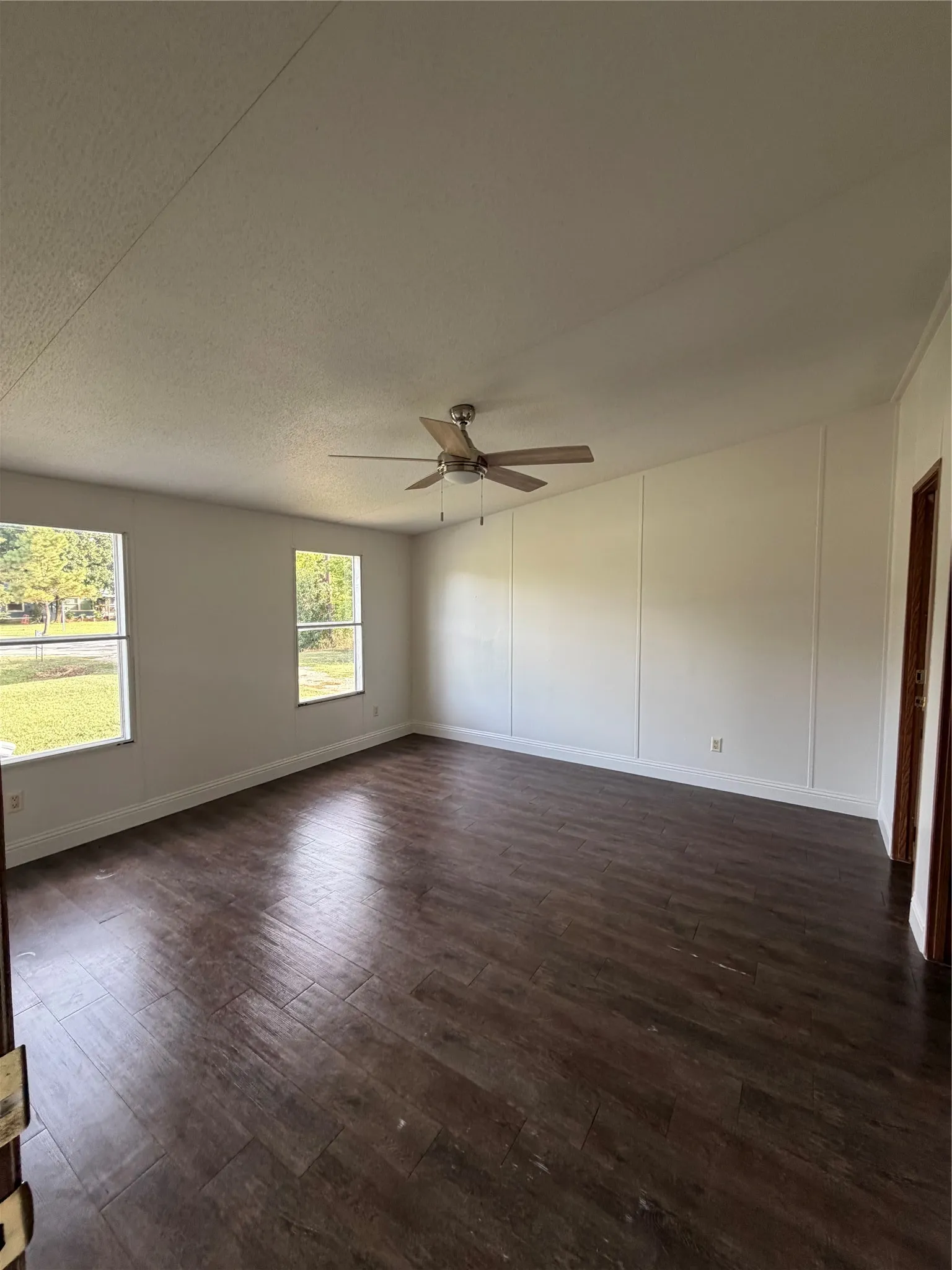 Mobile Home For Rent in Johnson County , 2517 Willow Oak Lane, Burleson, Texas 76028, 3 Bedroom, 4 Bathroom, Garage spaces, 1,456 Sqft, built in 2000, mls#21332775, Real Estate Agent in Burleson, Homes For Rent in Johnson county, Homes For Rent in Burleson, Realtor in Burleson Texas, Real Estate Brokerage Independent Realty Texas, Luminita Cordes Realtor