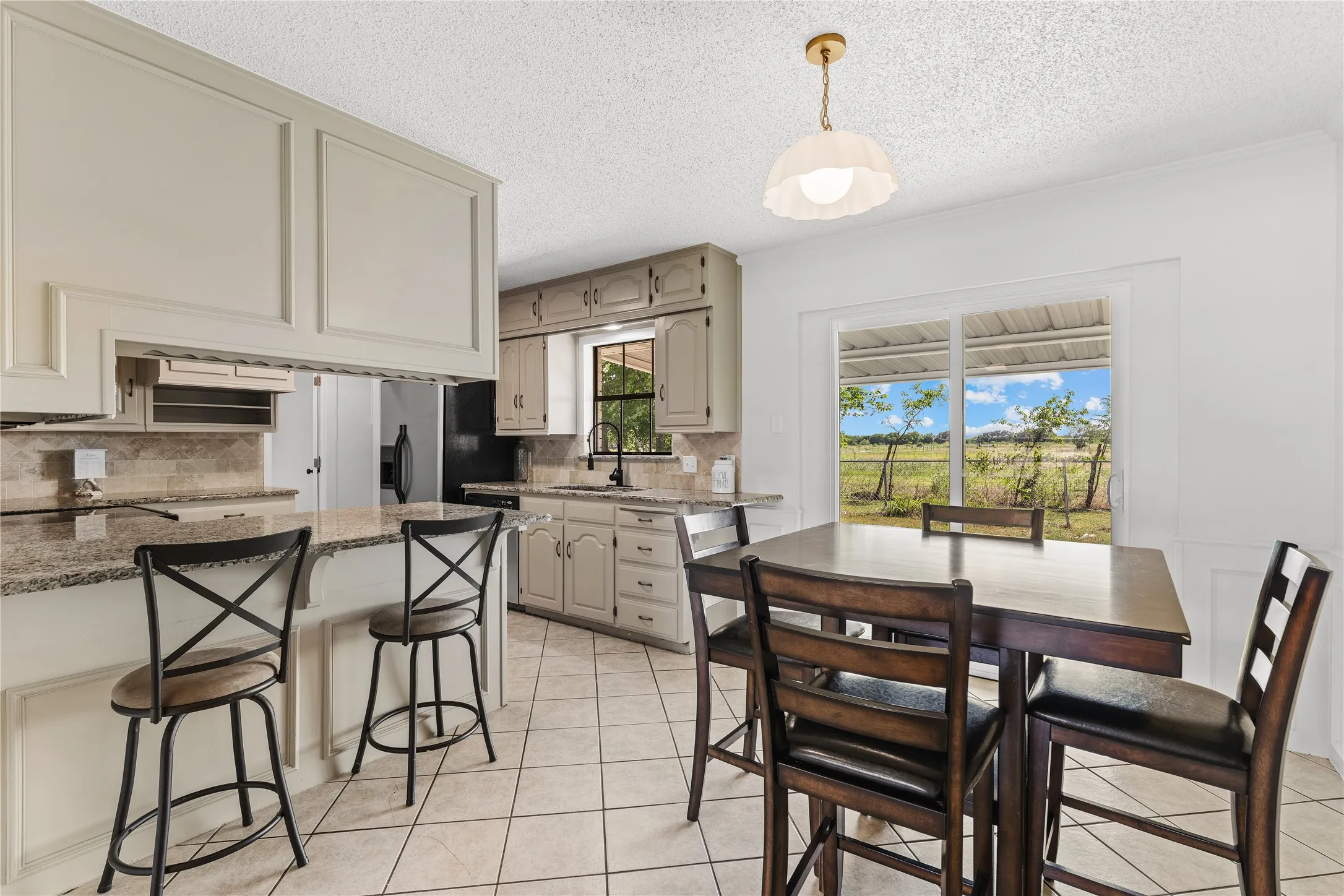 Single Family Residence For Sale in Hill County , 608 S Colorado Street, Whitney, Texas 76692, 3 Bedroom, 2 Bathroom, Garage spaces, 2,067 Sqft, built in 1986, mls#21332499, Real Estate Agent in Whitney, Homes For Sale in Hill county, Homes For Sale in Whitney, Realtor in Whitney Texas, Real Estate Brokerage Independent Realty Texas, Luminita Cordes Realtor