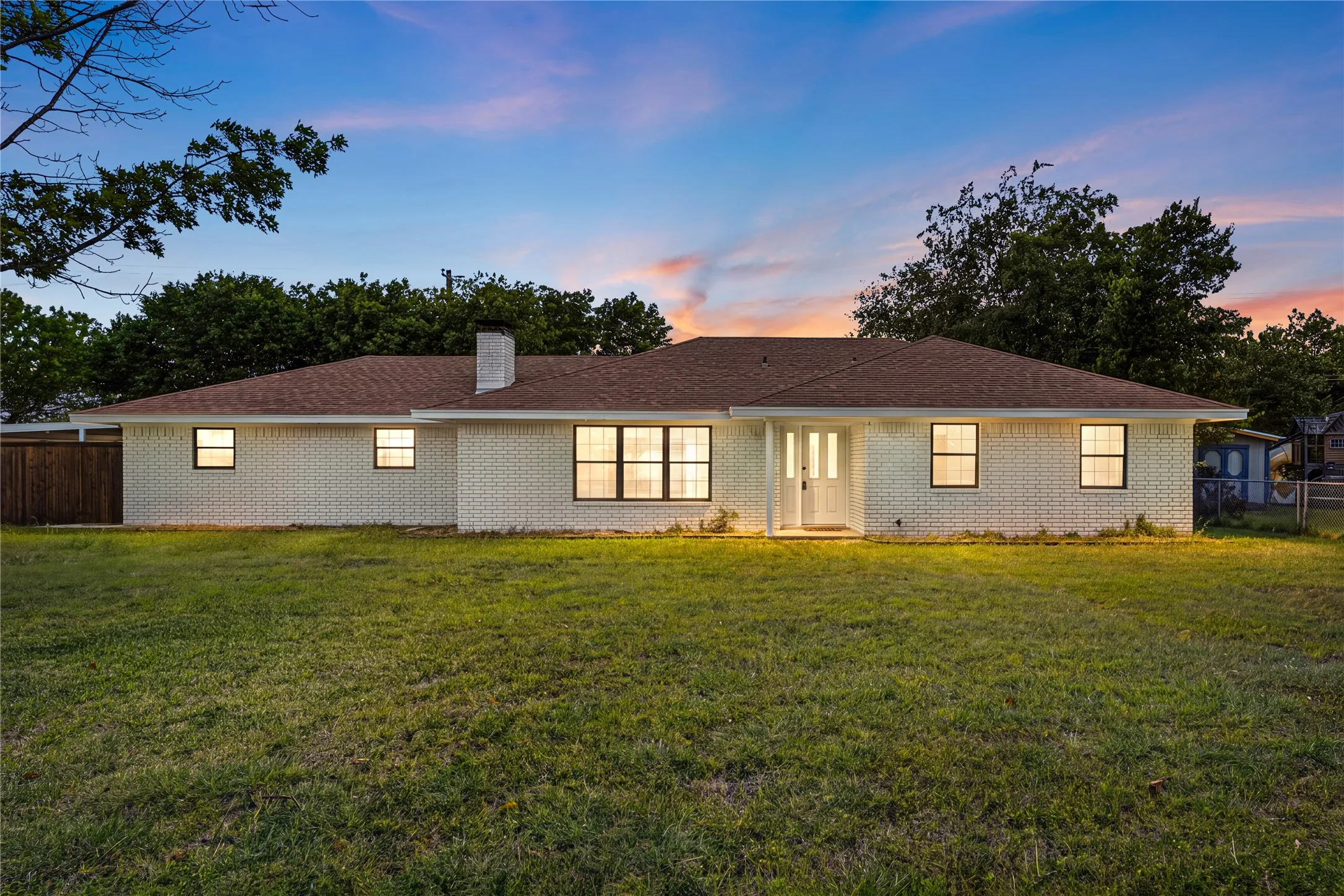 Single Family Residence For Sale in Hill County , 608 S Colorado Street, Whitney, Texas 76692, 3 Bedroom, 2 Bathroom, Garage spaces, 2,067 Sqft, built in 1986, mls#21332499, Real Estate Agent in Whitney, Homes For Sale in Hill county, Homes For Sale in Whitney, Realtor in Whitney Texas, Real Estate Brokerage Independent Realty Texas, Luminita Cordes Realtor